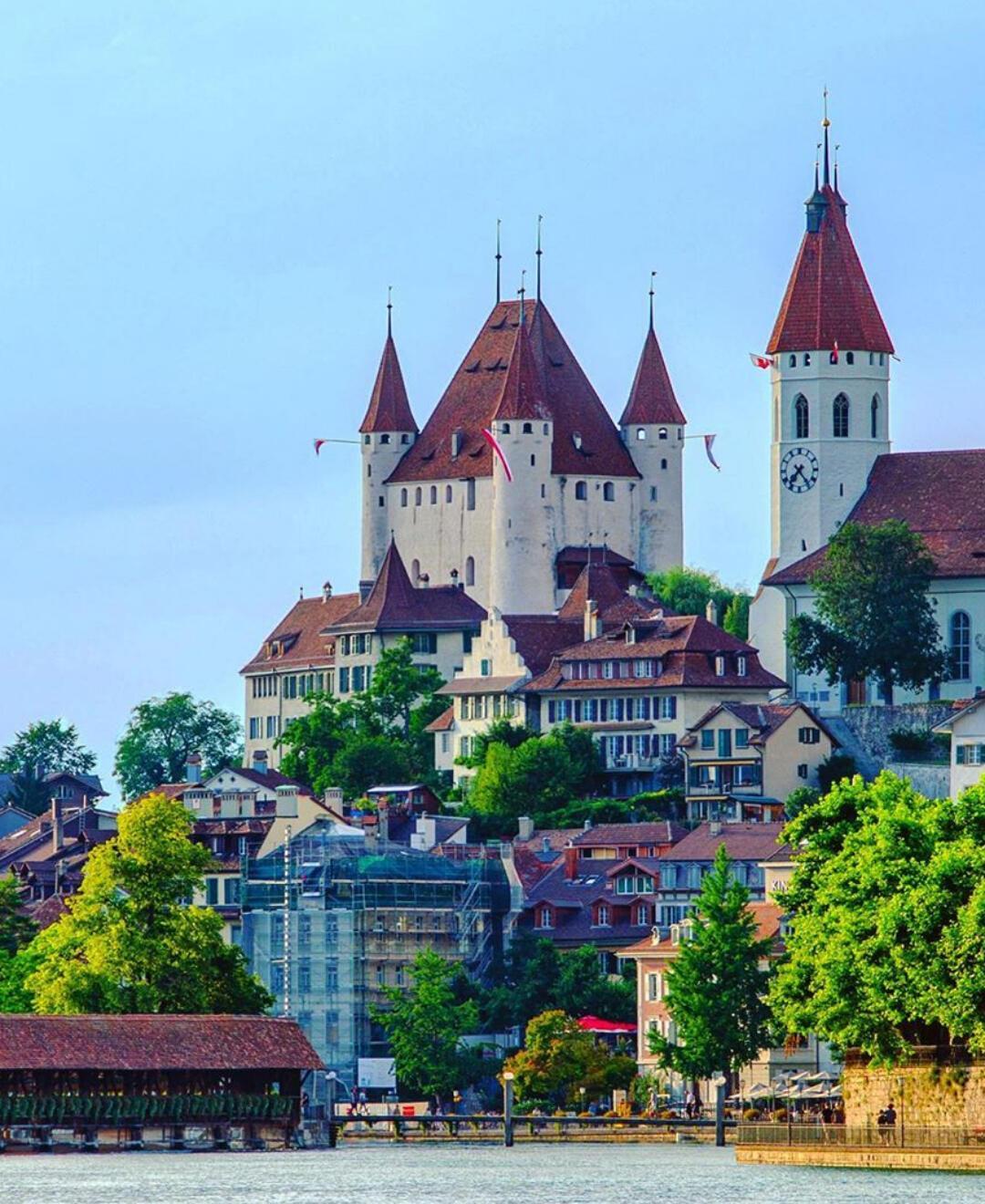 【俄甄集藏】2026年(049)03-18星期三 晚 19:30 全场包邮 瑞士1941年二战军事战备时期图恩市军官协会三项全能军事竞赛纪念银章，NGC MS66，磨砂底板，顶级状态，黄油酱彩老包浆，稀少品种