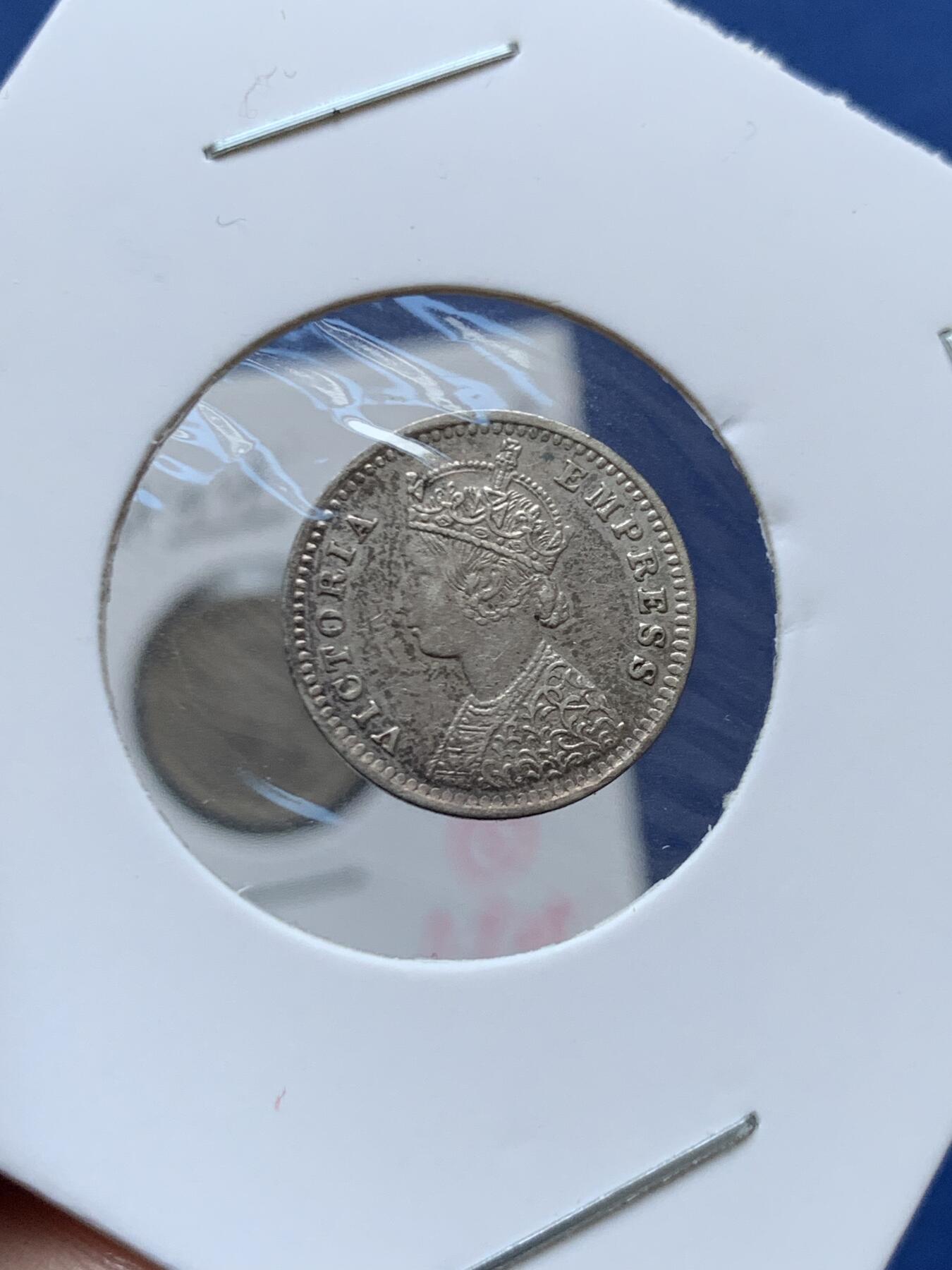 《竞宝斋》第471场 周日，周一，周二 3场连拍 （全场包邮）欢迎送拍 三枚一组 1894年英属印度2安娜、1943年纽芬兰10分、1921年英属东非1先令 银币 细节均不错 传世老包浆 少见品种