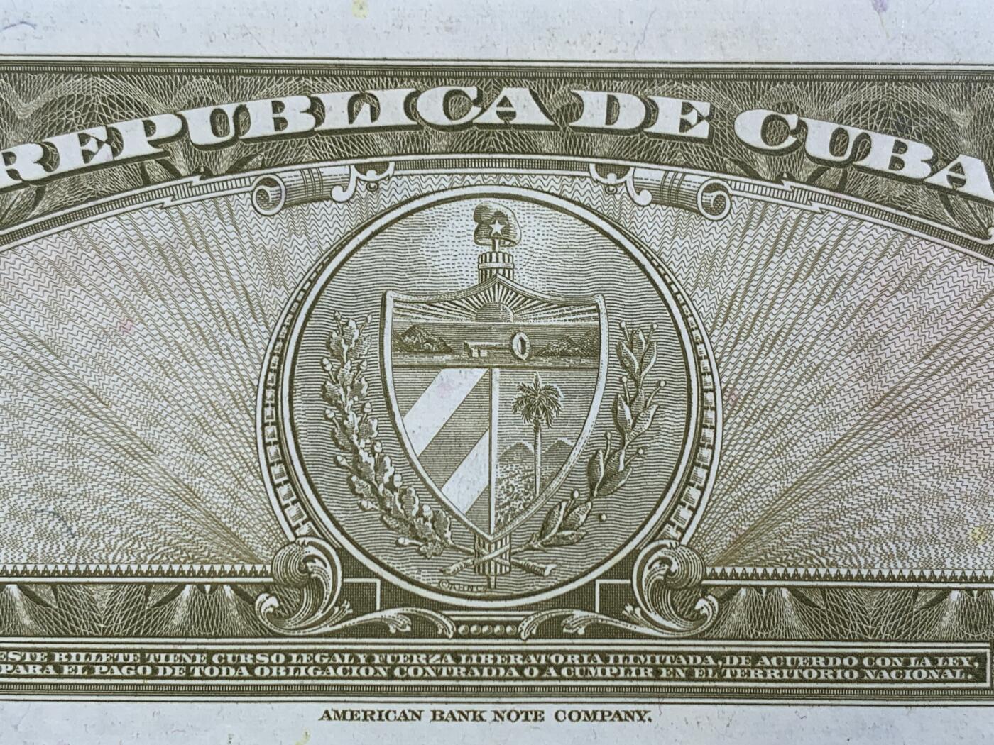 《竞宝斋》第471场 周日，周一，周二 3场连拍 （全场包邮）欢迎送拍 古巴1949年20比索，原票pmgAU58好品，美钞公司印制，设计精美，雕刻精致，美金风格，正面人物安东尼奥•马西奥为古巴独立战争英雄，神采奕奕。此券为高面值，存世稀少，细节见图。