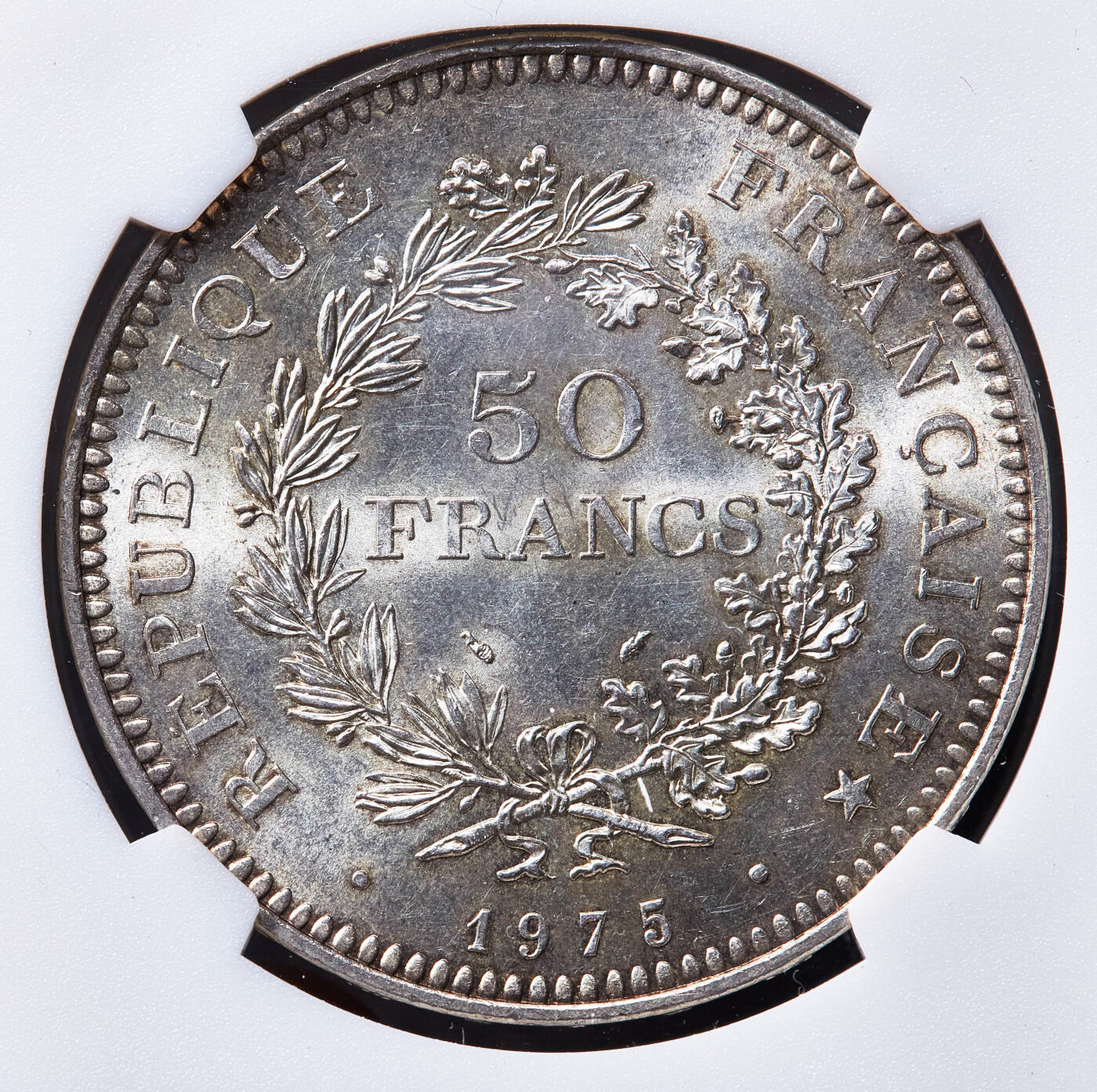 【俄甄集藏】2026年(049)03-18星期三 晚 19:30 全场包邮 法国1975年大力神50法郎大银币，信泰 MS65，重30克，900银，转光品相