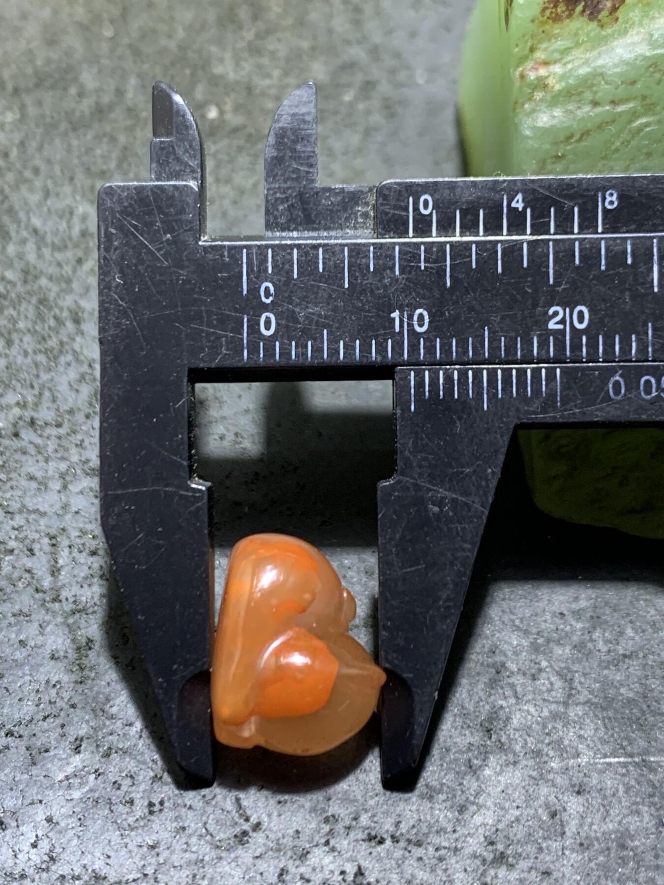 精美川料南红玛瑙雕刻小猫随形珠子一个，