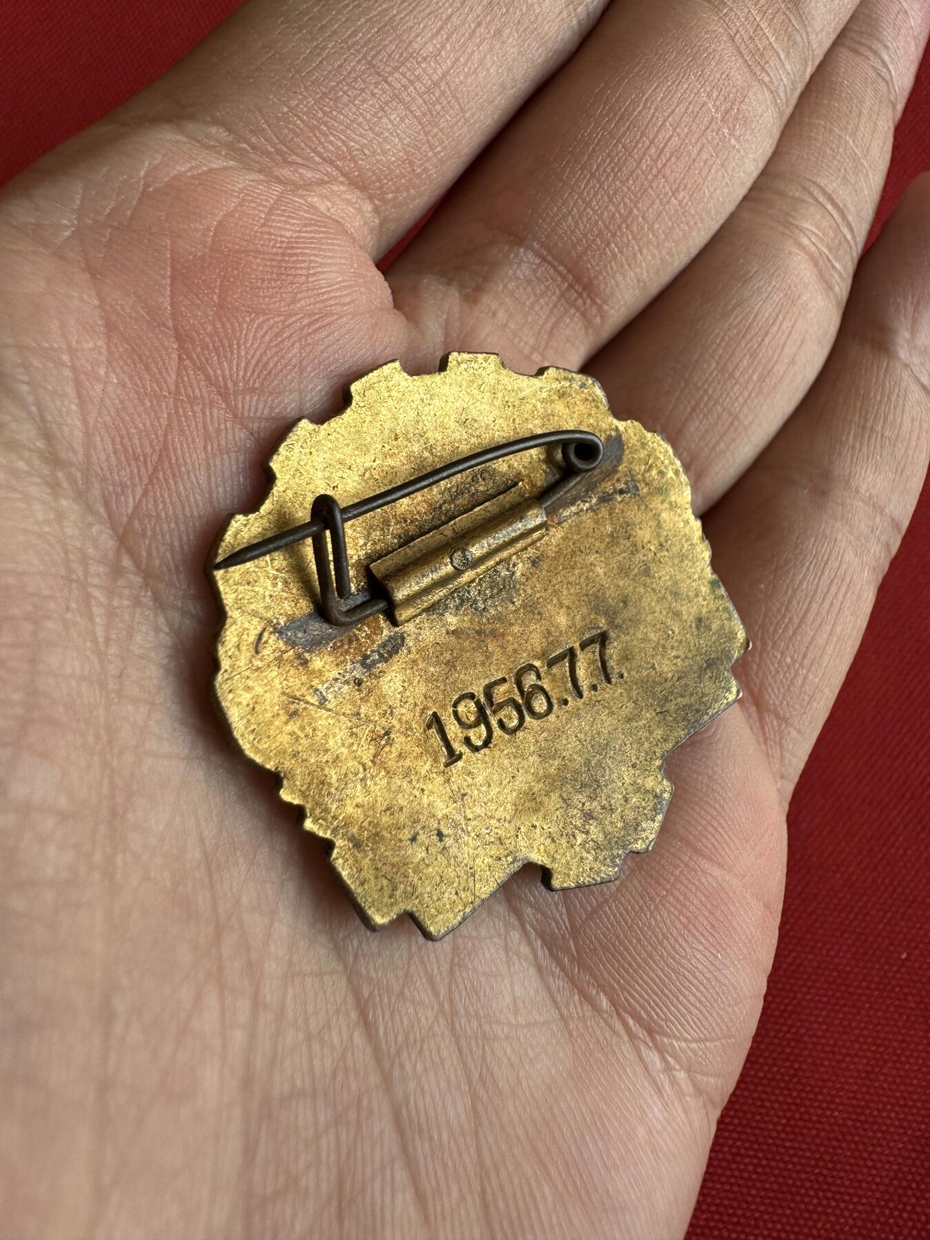 五哥徽章群   18号周三晚上八点4群联拍 铜章