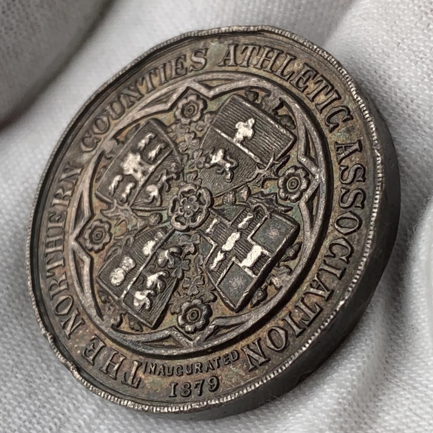 掌中浮雕-藏着的欧洲第055场 1879年田径协会银章，32mm，24.4g，背面有银标