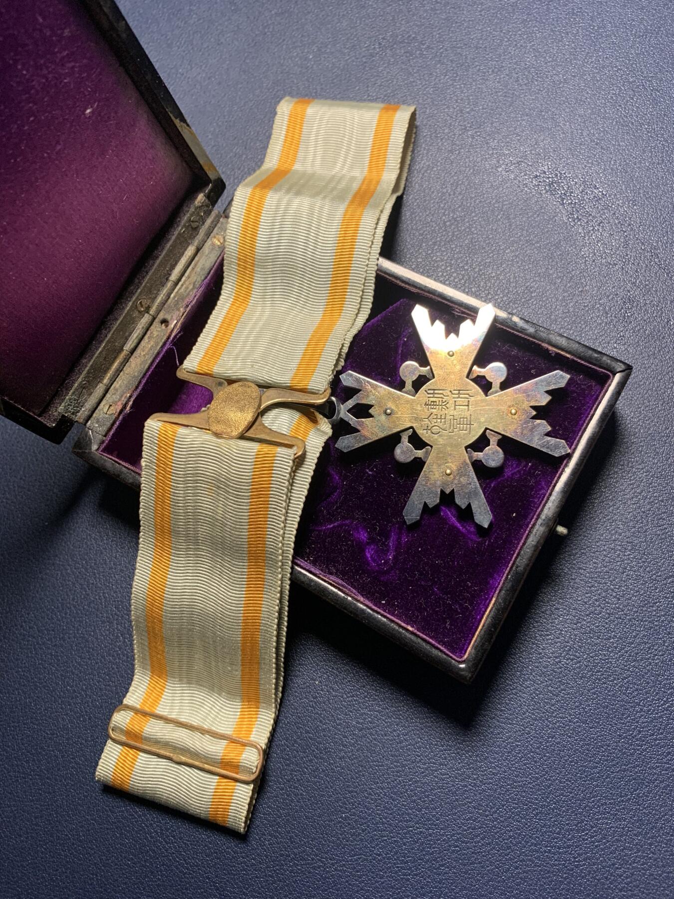 勋三等瑞宝章，白字盒战时