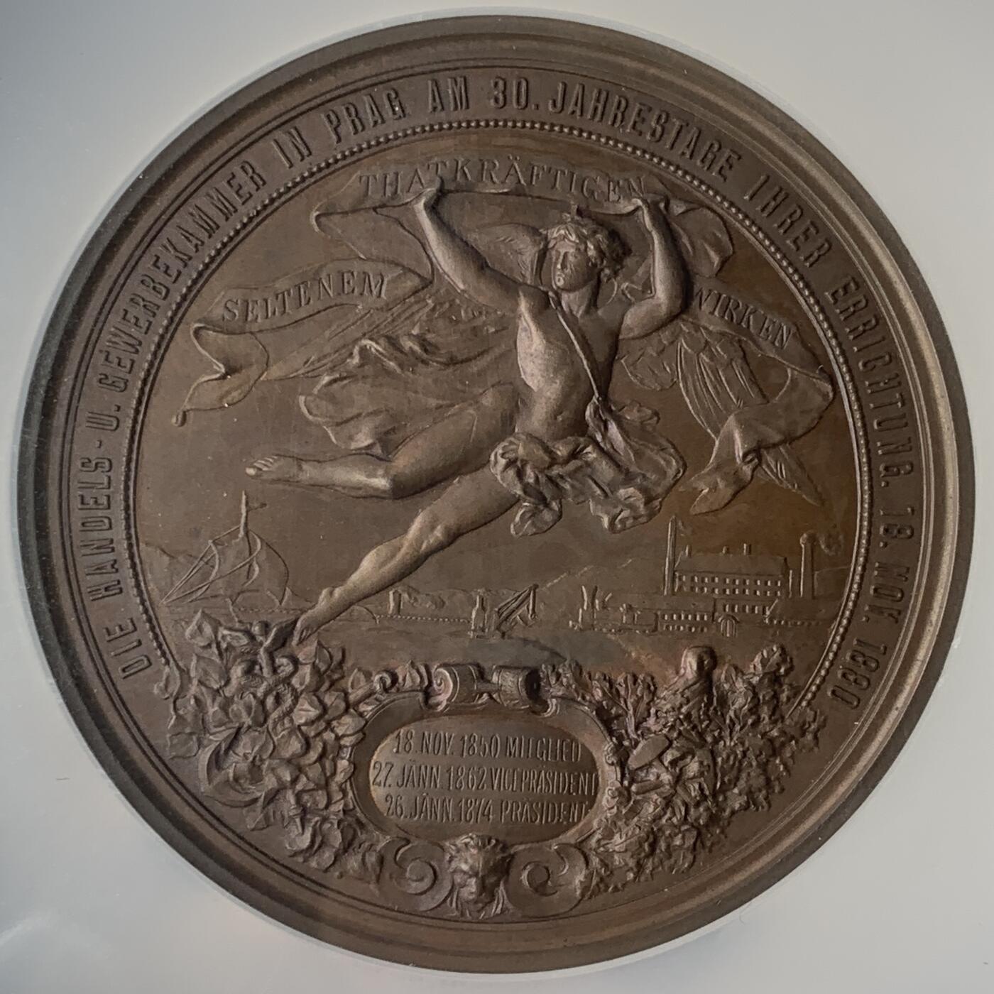 掌中浮雕-藏着的欧洲第055场 NGC MS64 : 1880年奥地利 理查德·里特·多佐尔任职布拉格商会主席30周年纪念章，奥地利章牌大师安东·沙夫（ A.scharff）作品，64mm 