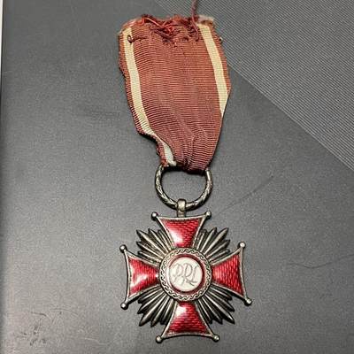 （不断上新，转发赚佣金和现金红包）云宸嘉赏-勋臻佳藏精品精选场次 - 波兰银级功勋十字勋章