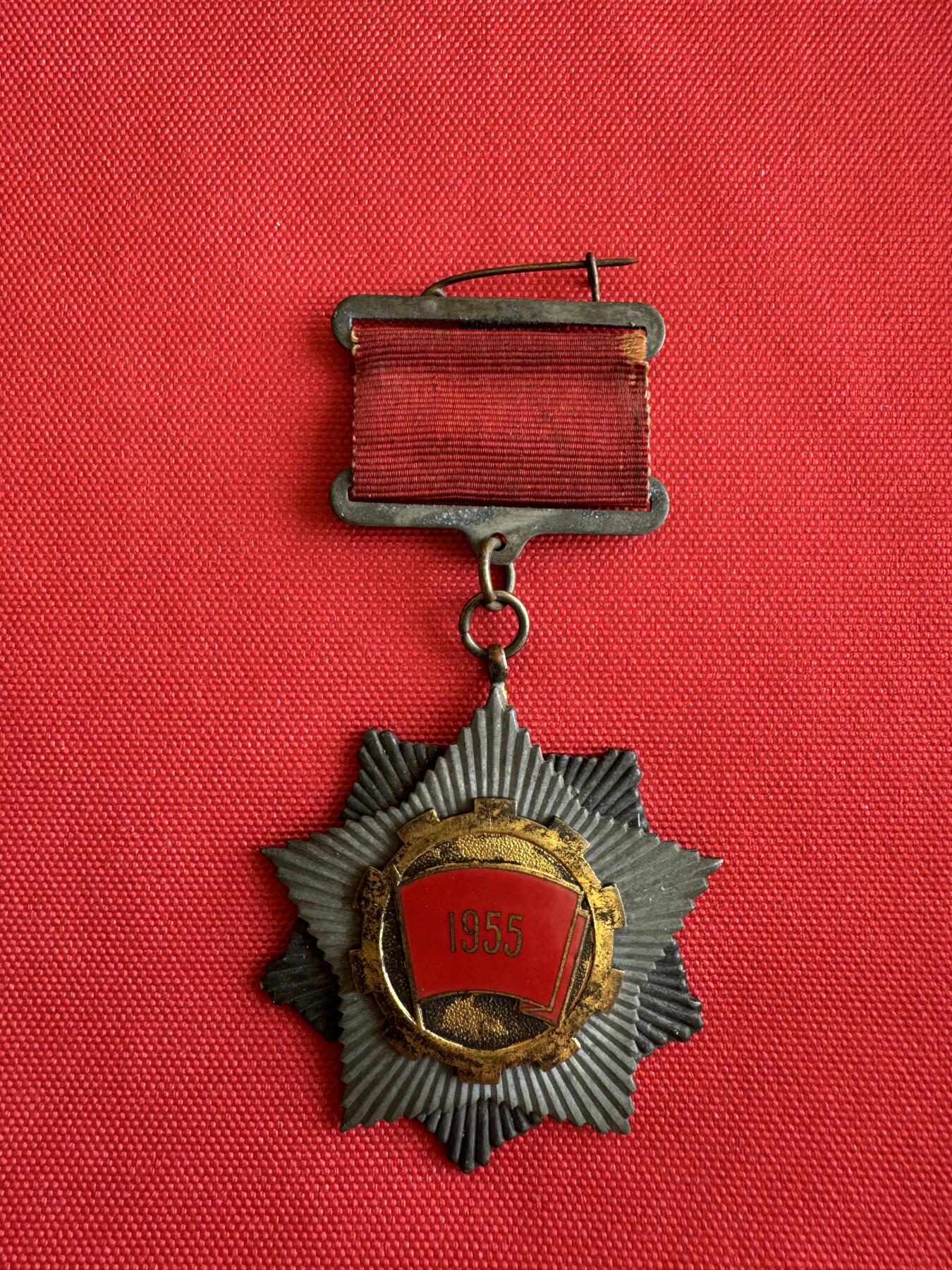 五哥徽章群   18号周三晚上八点4群联拍