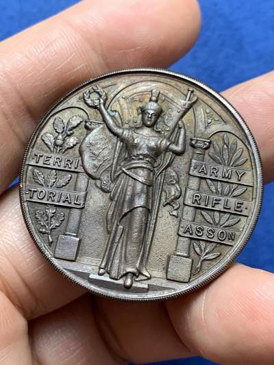 《竞宝斋》第471场 周日，周一，周二 3场连拍 （全场包邮）欢迎送拍 - 英国1929年领土陆军步枪协会铜章，造型精美，带原盒，嘉奖给获得城市中尉杯第2名的军官L.R.B。30.85克，38.3mm。