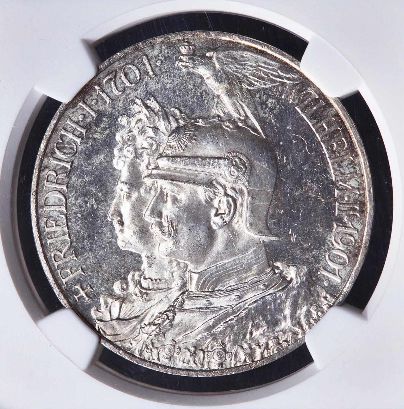 【俄甄集藏】2026年(049)03-18星期三 晚 19:30 全场包邮 德国普鲁士1901年建国200周年A版5马克纪念大银币，NGC MS65PL，底板凝霜感强烈，原味包浆，转光品相