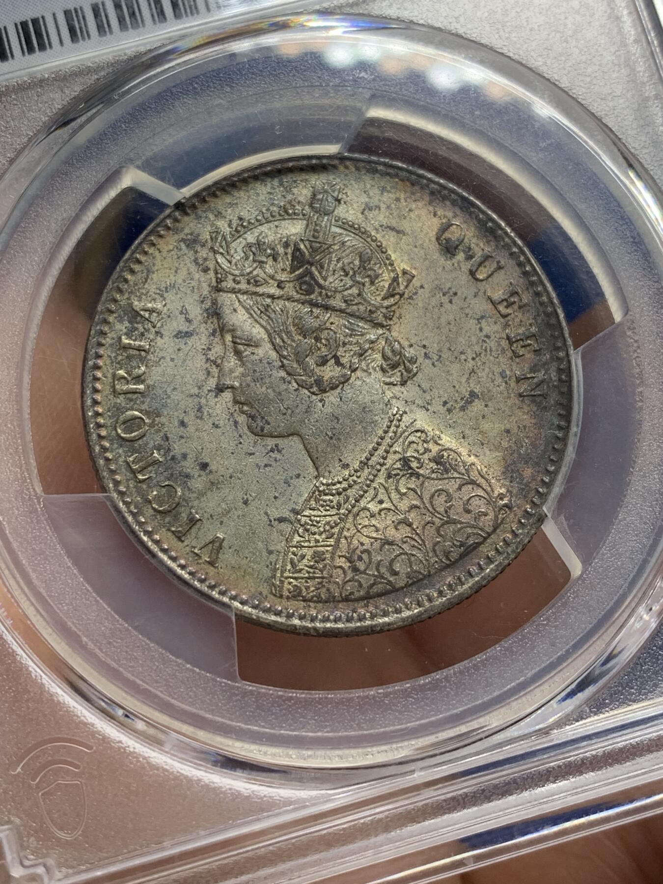 《竞宝斋》第471场 周日，周一，周二 3场连拍 （全场包邮）欢迎送拍 PCGS AU58 印度1876年C版卢比 pcgs高分广告币，低评老五彩非常漂亮。季军分，58分特年仅此一枚更高分11枚，非常少见的年份也是QUEEN版的最后一年。