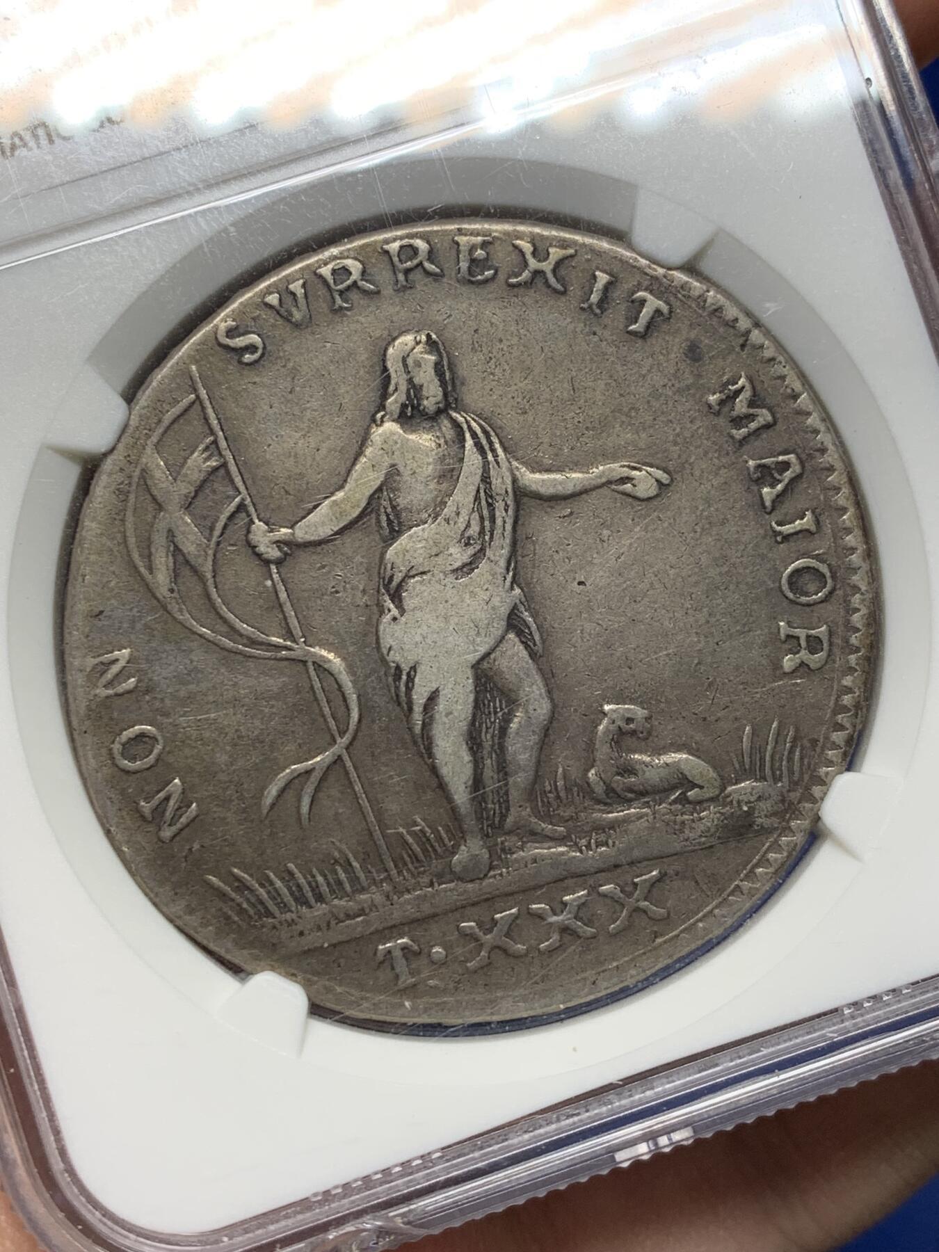 《竞宝斋》第471场 周日，周一，周二 3场连拍 （全场包邮）欢迎送拍 NGC VF30 马耳他1757年曼努埃尔·平托·德·丰塞卡30塔里银币 马耳他骑士团，成立于第一次十字军东征之后的天主教军事组织医院骑士团。这枚银币铸于1757年瓦莱塔铸币厂，时任大团长曼纽尔一世•品脱Manuel I Pinto 。稀缺品种，有分的很少。盒子边缘有磕