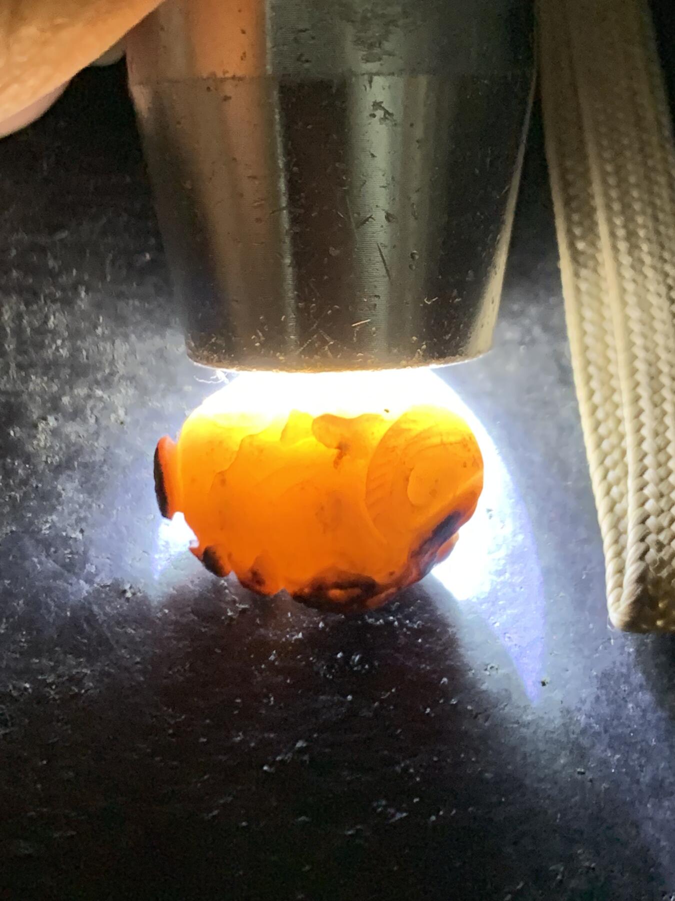 精美高玉化亚光盐源玛瑙手工雕刻山水珠一颗