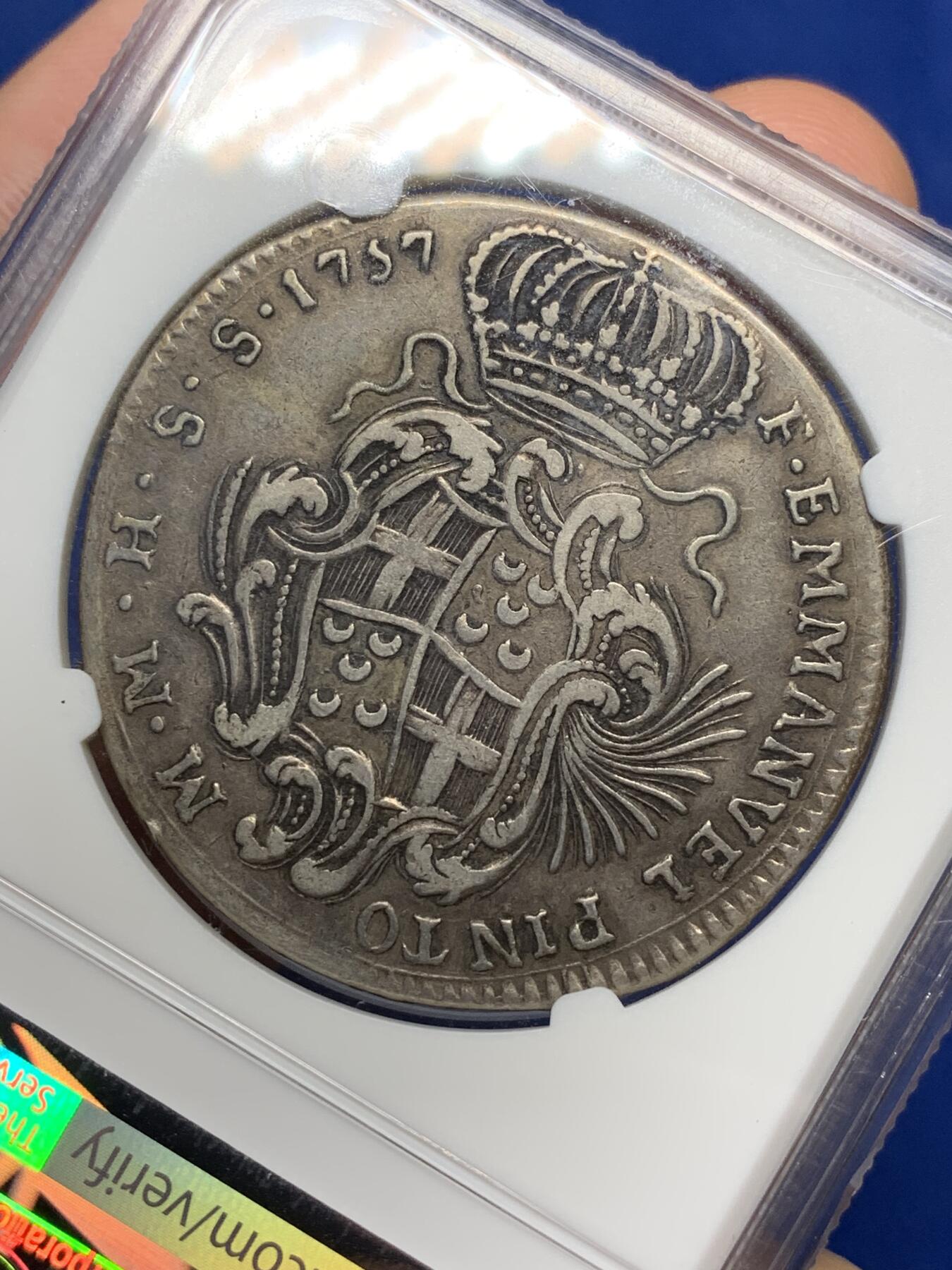 《竞宝斋》第471场 周日，周一，周二 3场连拍 （全场包邮）欢迎送拍 NGC VF30 马耳他1757年曼努埃尔·平托·德·丰塞卡30塔里银币 马耳他骑士团，成立于第一次十字军东征之后的天主教军事组织医院骑士团。这枚银币铸于1757年瓦莱塔铸币厂，时任大团长曼纽尔一世•品脱Manuel I Pinto 。稀缺品种，有分的很少。盒子边缘有磕