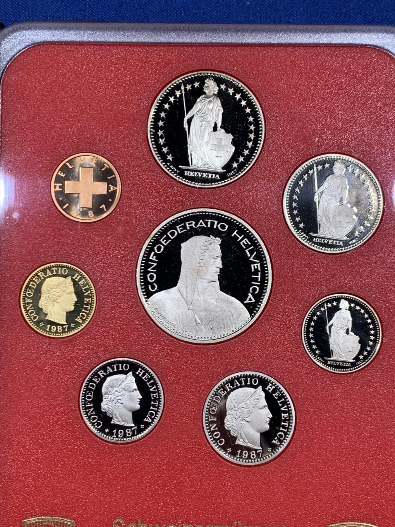 《竞宝斋》第471场 周日，周一，周二 3场连拍 （全场包邮）欢迎送拍 瑞士1987年精制套币 册装