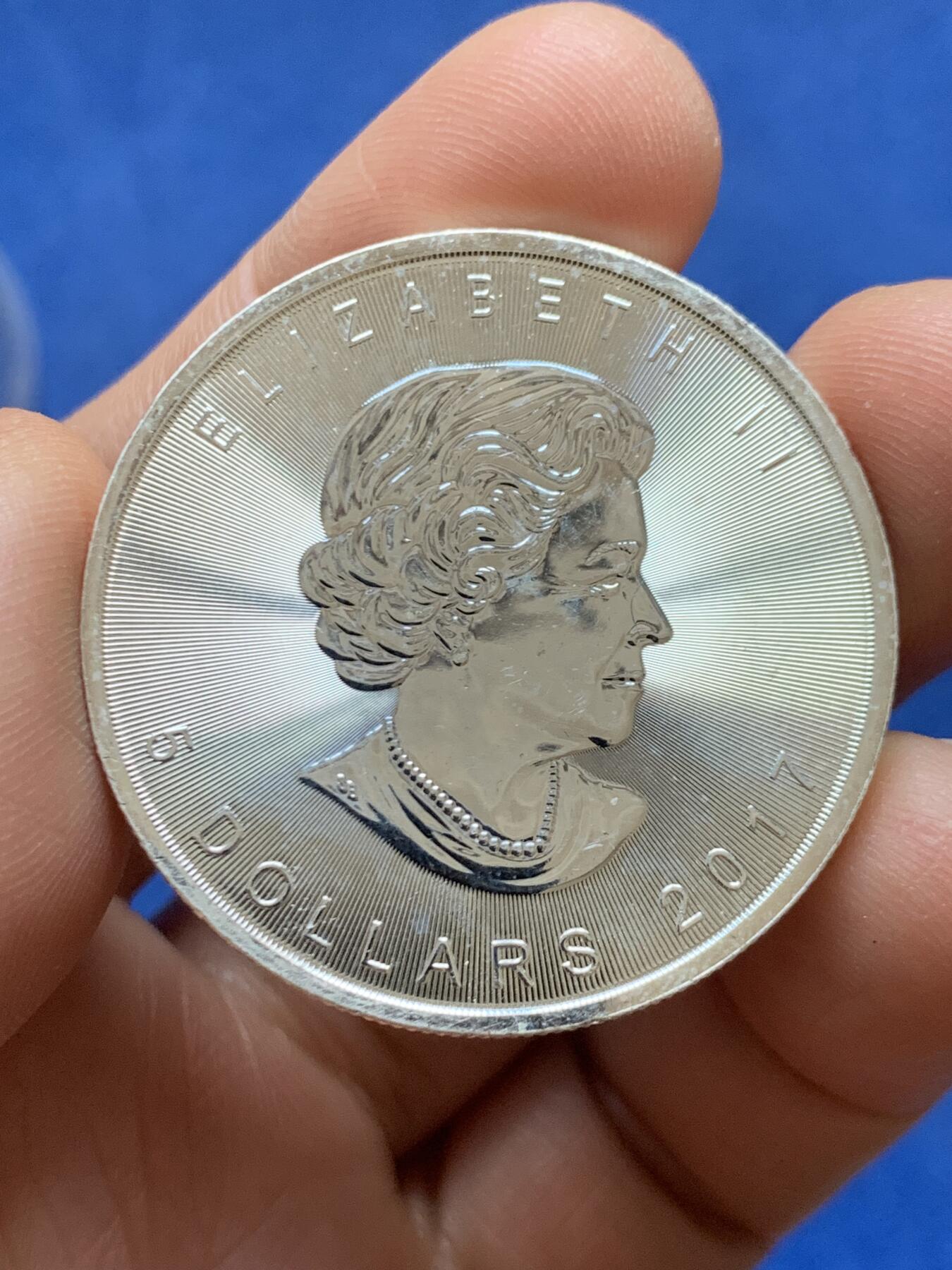 《竞宝斋》第471场 周日，周一，周二 3场连拍 （全场包邮）欢迎送拍 加拿大2017年枫叶投资银币，1盎司31.15克9999银