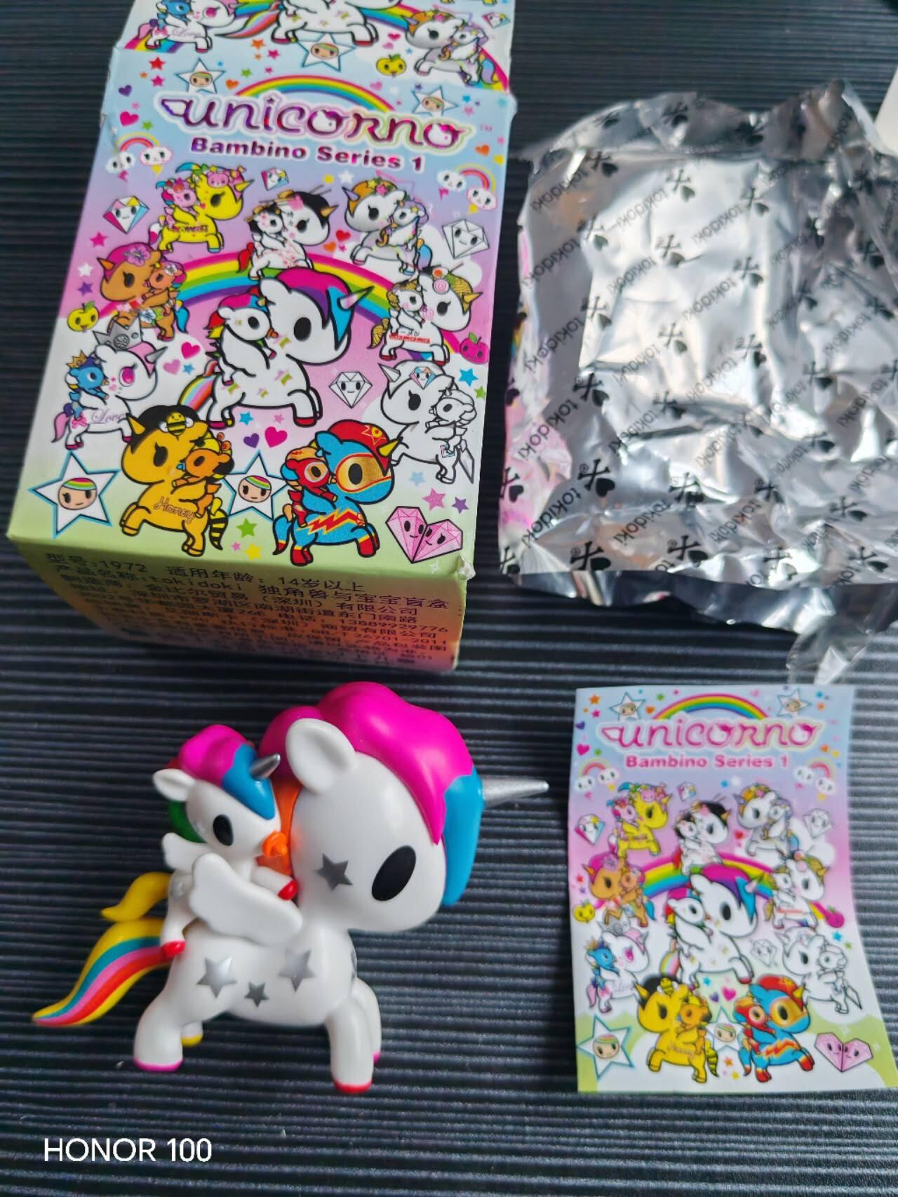 正版盲盒专场 tokidoki（淘奇多奇） 旗下 「Unicorno Bambino Series 1（独角兽宝宝系列 1）」 盲盒，具体款式为 「Stellina & Bébé（星星独角兽与宝宝）」，是该系列中经典的亲子款独角兽手办。