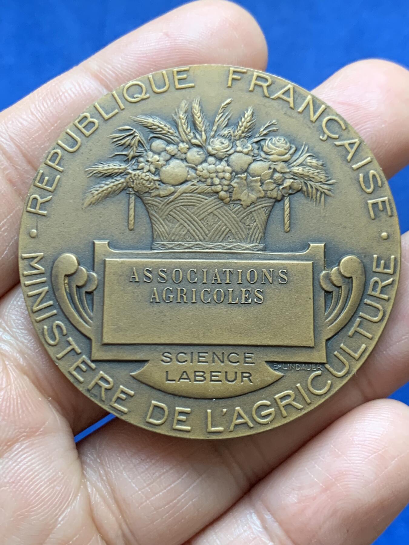 《竞宝斋》第471场 周日，周一，周二 3场连拍 （全场包邮）欢迎送拍 法国播种者铜章 63.1克 49.5mm 丰饶角铜标