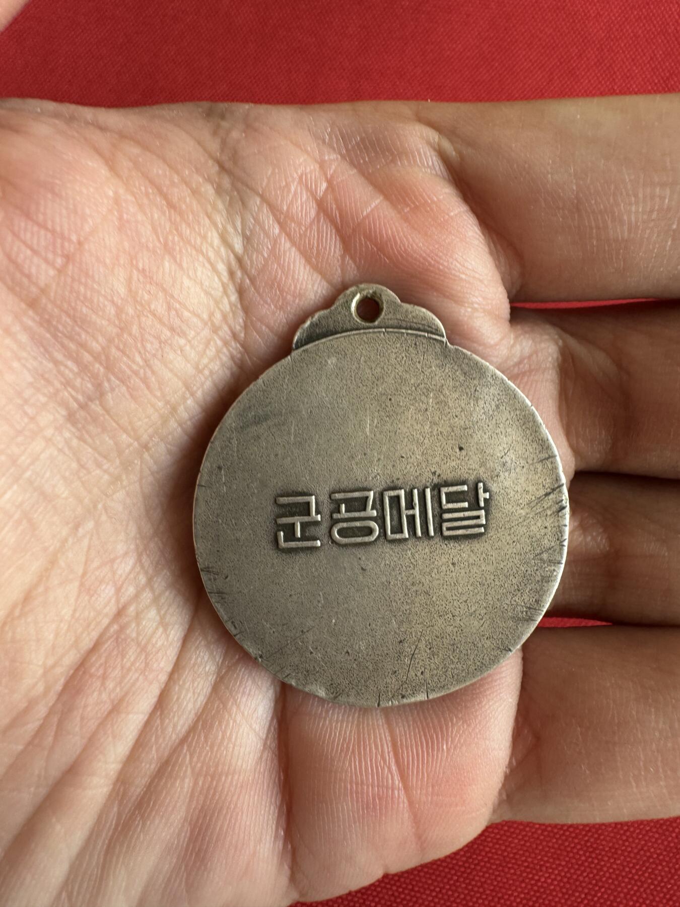 五哥徽章群   18号周三晚上八点4群联拍 银章