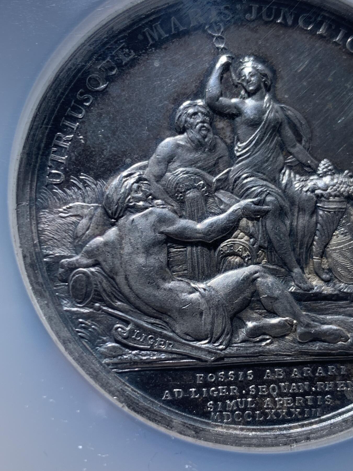 《竞宝斋》第471场 周日，周一，周二 3场连拍 （全场包邮）欢迎送拍 NGC UNCD 1783年法国中央运河建设开工纪念大银章 双面高浮雕 细节极美 路易十六银章少见 加大加厚盒