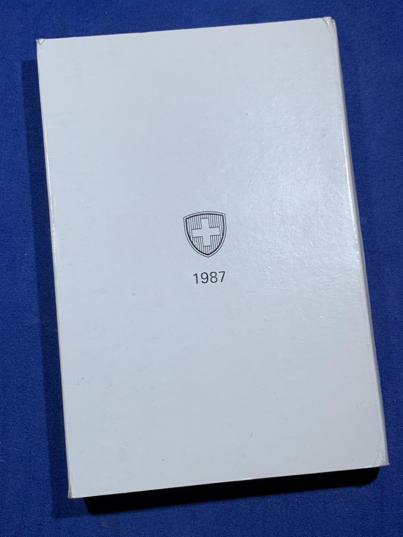 《竞宝斋》第471场 周日，周一，周二 3场连拍 （全场包邮）欢迎送拍 瑞士1987年精制套币 册装