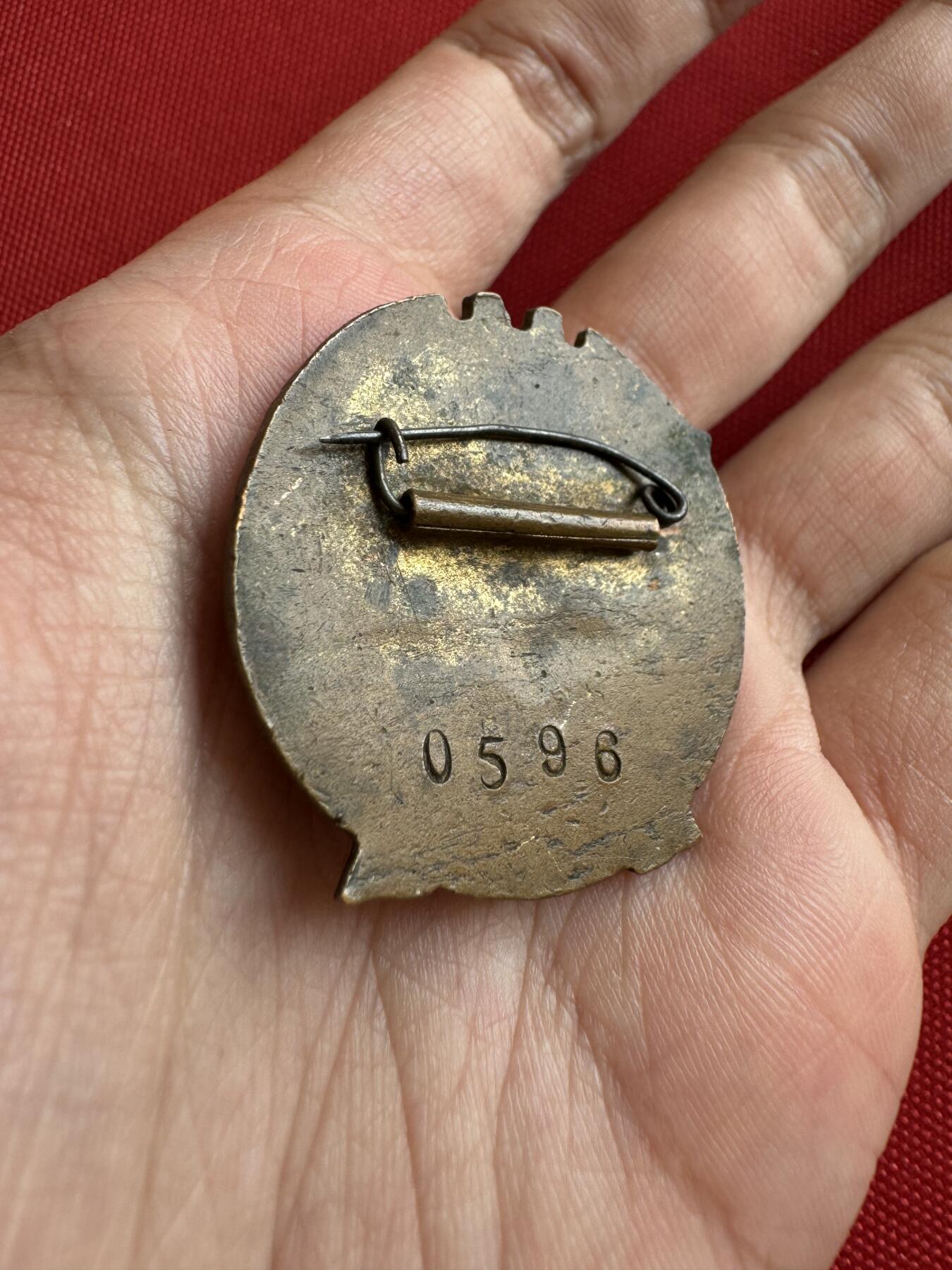 五哥徽章群   18号周三晚上八点4群联拍 铜章