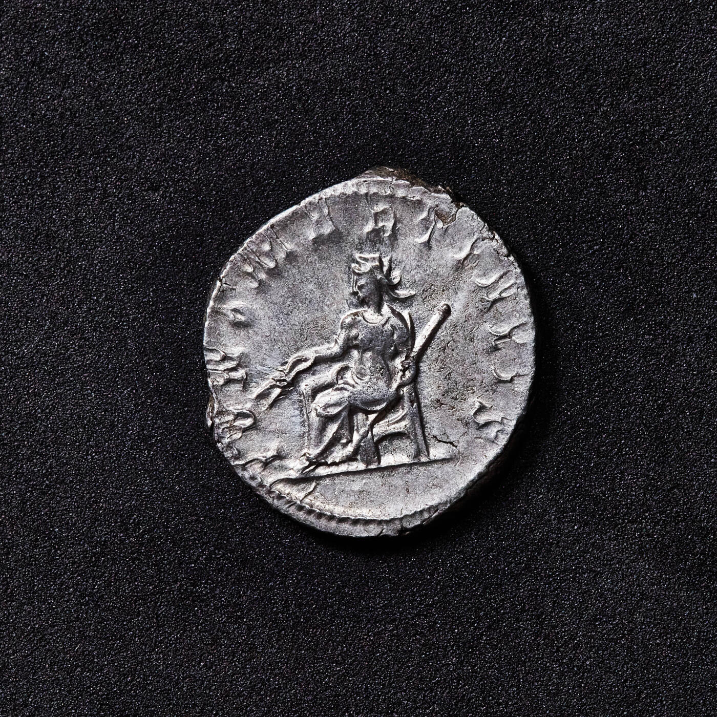 【俄甄集藏】2026年(049)03-18星期三 晚 19:30 全场包邮 古罗马帝国公元251-253年伽卢斯双第纳尔天后朱诺银币，罗马造币厂打制，正面国王芒冠像，背面天后朱诺持麦穗与权杖，底光犹存，直径：22mm，重：3.6克