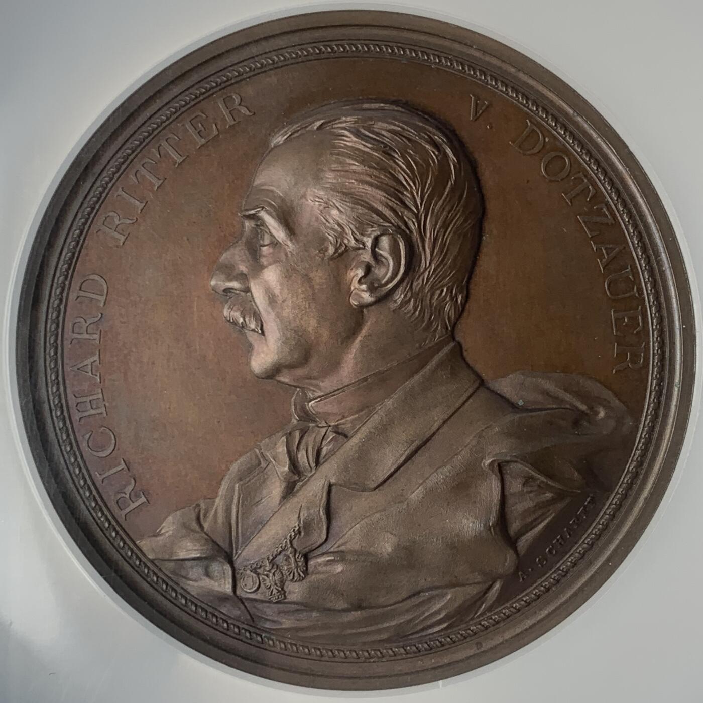 掌中浮雕-藏着的欧洲第055场 NGC MS64 : 1880年奥地利 理查德·里特·多佐尔任职布拉格商会主席30周年纪念章，奥地利章牌大师安东·沙夫（ A.scharff）作品，64mm 