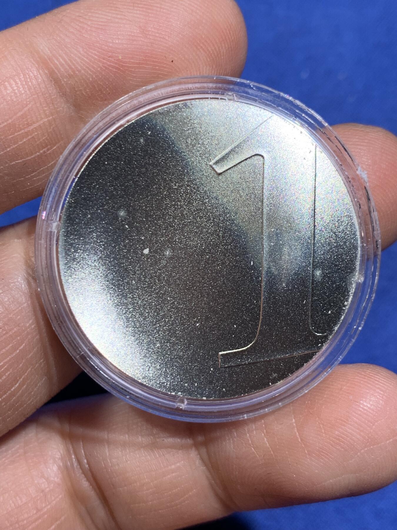 《竞宝斋》第471场 周日，周一，周二 3场连拍 （全场包邮）欢迎送拍 法国2001年1法郎波浪形普制银币 最后的法郎 17.8克900银 发行量：5万 带原厂袋