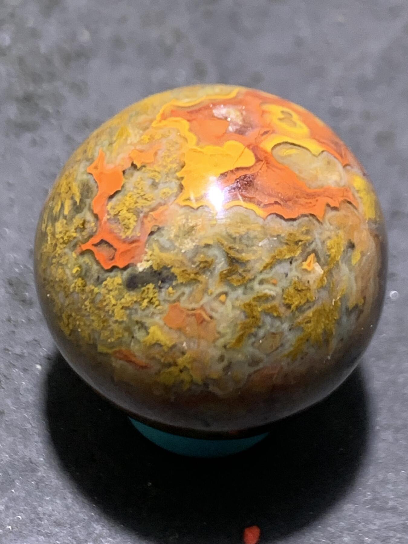 精美草花纹黑冰飘战国红玛瑙随形圆珠一颗！