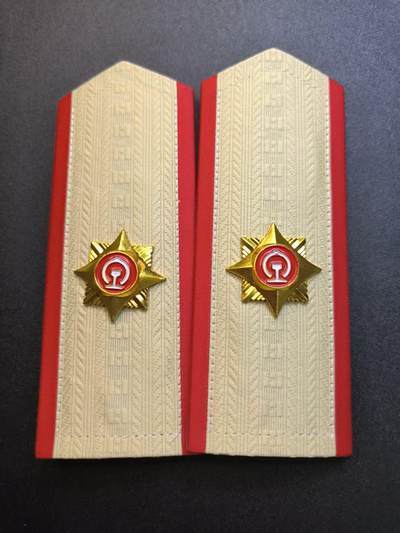 （不断上新，转发赚佣金和现金红包）云宸嘉赏-勋臻佳藏精品精选场次 - 铁路肩章