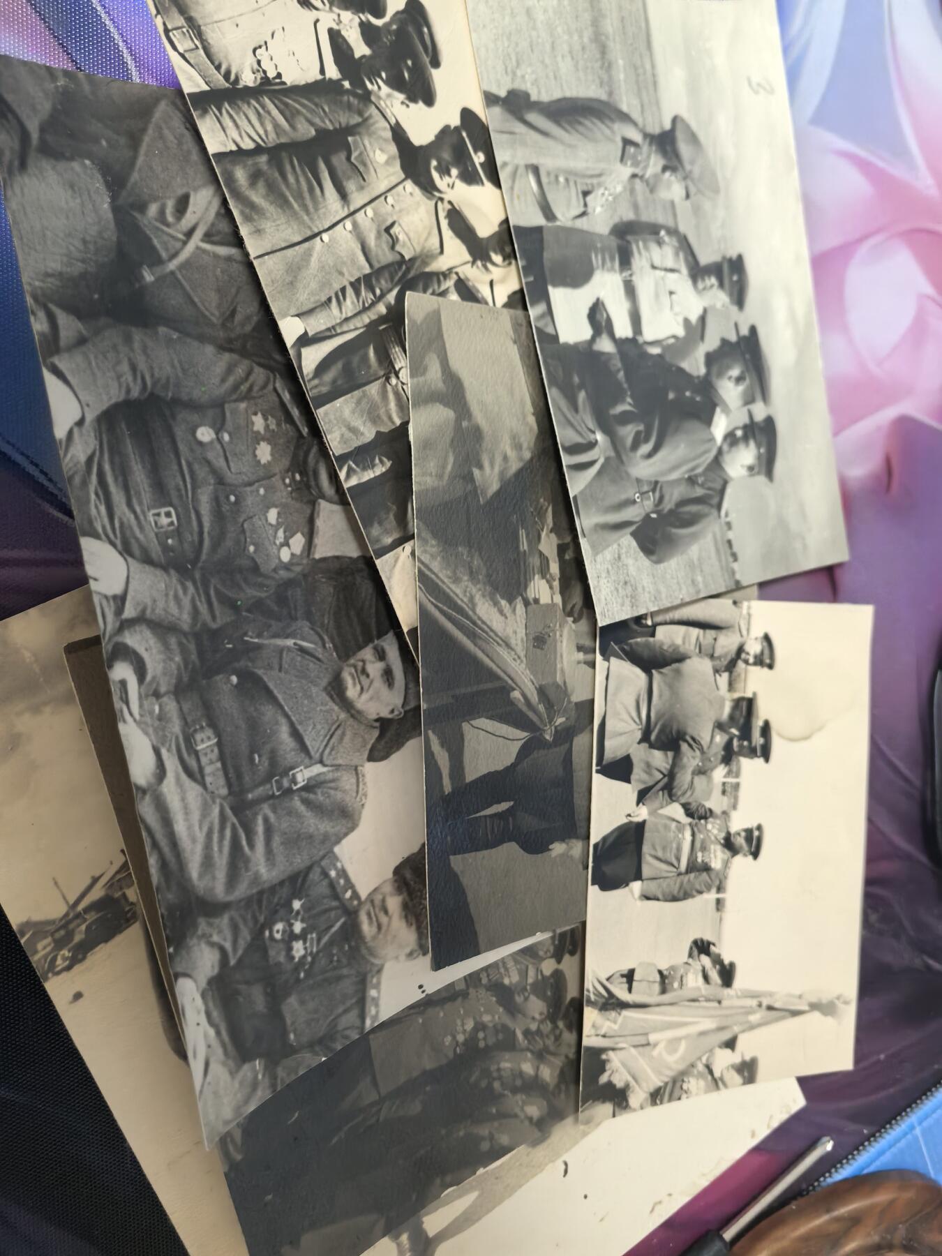 苏联勋章奖章拍卖 本次有亚捏，苏联艺术家，2次英雄的奖状，国际运动员全套等好货 不要错过 3月20日晚上九点结束在麦稀奇 找不到的加我qq或者微信都是184277308备注苏章拍卖。 苏联传奇坦克指挥官双金星获得者德烈·格里戈里耶维奇·克拉夫琴科（Андрей Григорьевич Кравченко）坦克兵中将 63年回部队参观颁发的两份表彰和照片若干大尺寸20*15左右的5张 小一些的七张