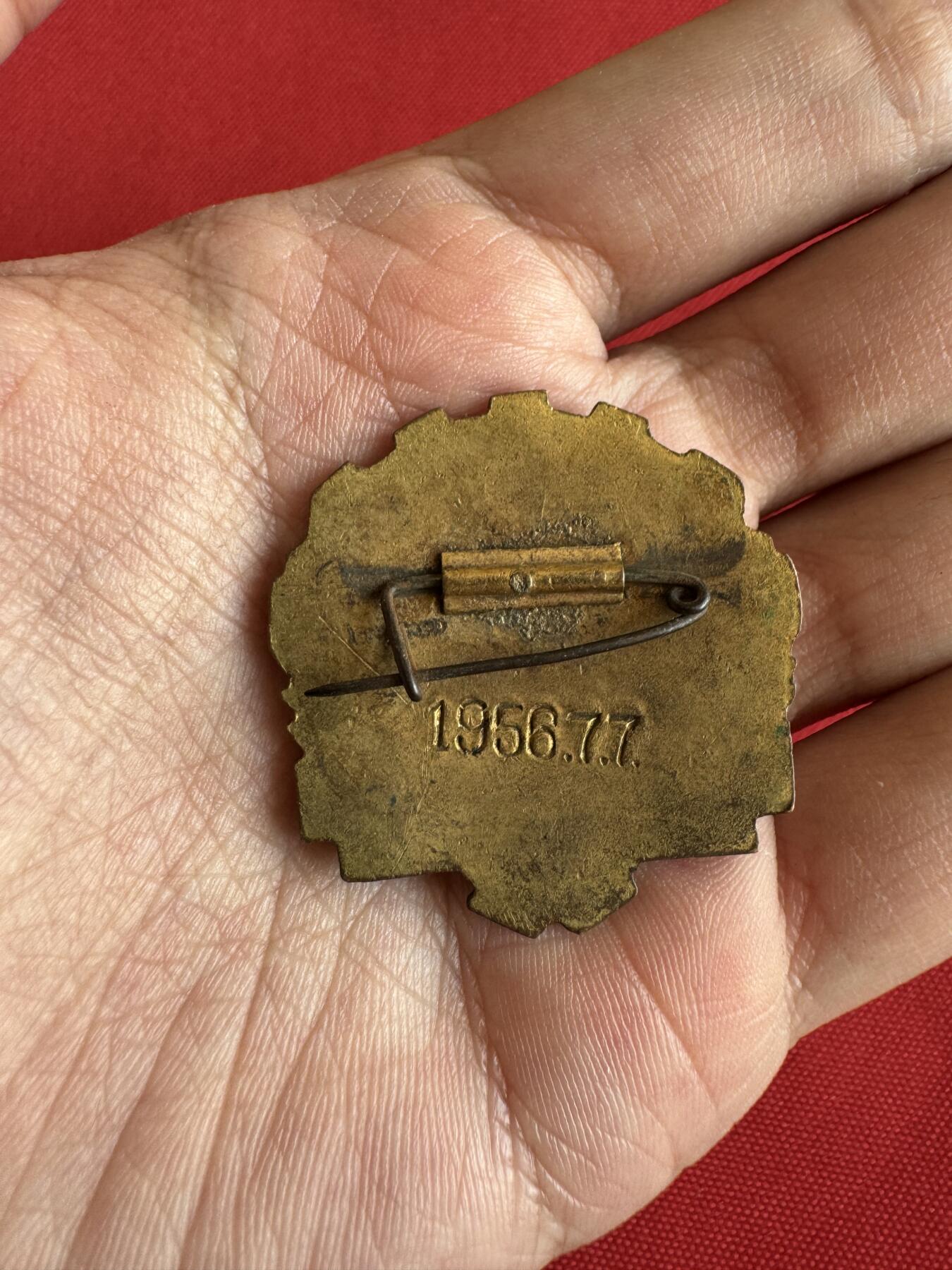 五哥徽章群   18号周三晚上八点4群联拍 铜章