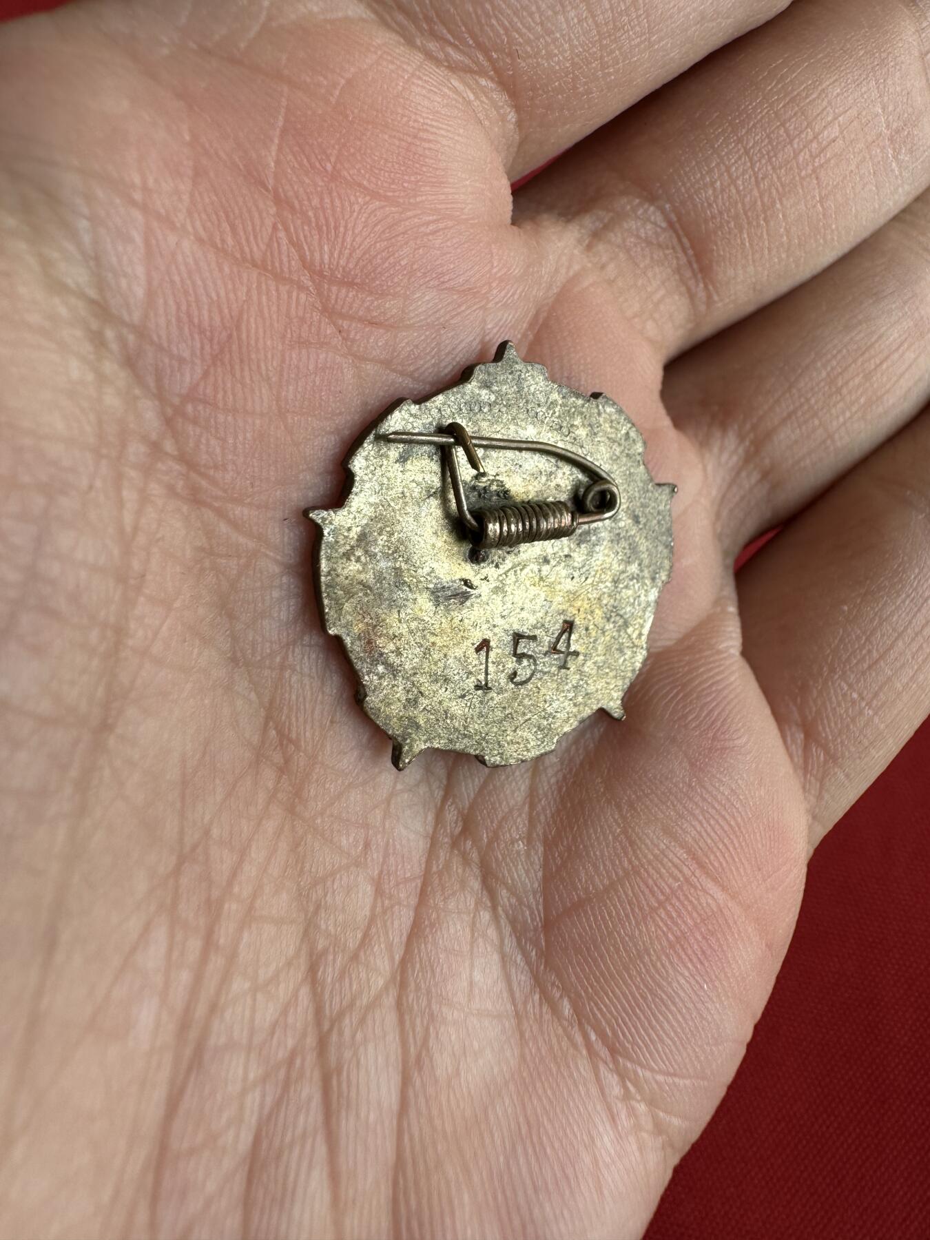 五哥徽章群   18号周三晚上八点4群联拍 铜章