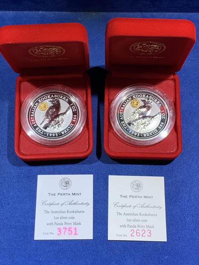 《竞宝斋》第471场 周日，周一，周二 3场连拍 （全场包邮）欢迎送拍 - 两枚一组 澳大利亚 1995年 笑翠鸟 熊猫镶嵌银币 每枚含纯银1盎司999银，镶嵌部分重约0.5克黄金，发行1万枚，为钱币展而发行，带证书，细节见图