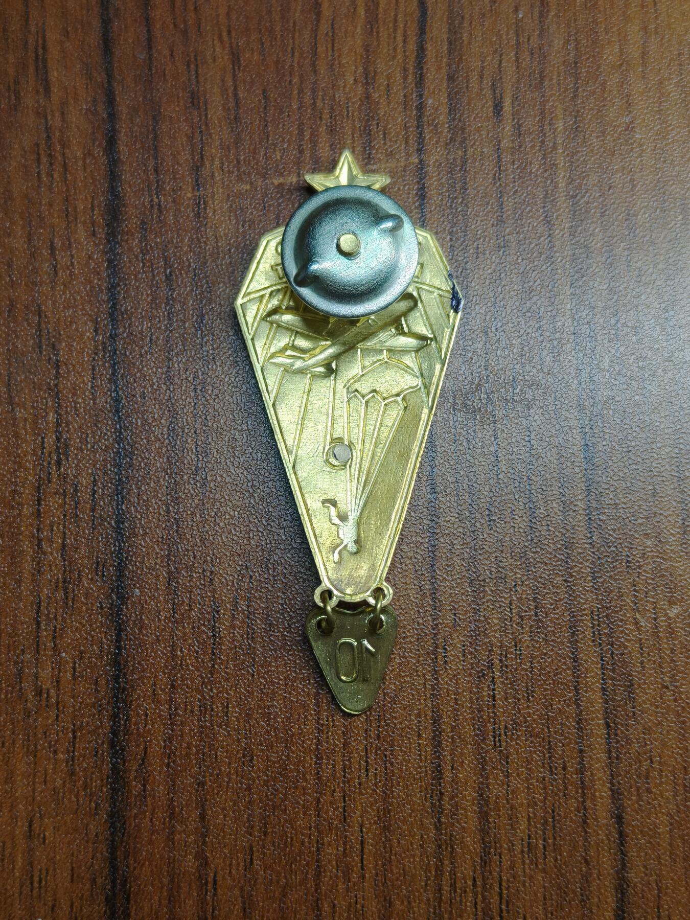 蜀地medal徽章收藏 春季精品拍场 哈萨克斯坦400次跳伞证章 罕见 苏联解体早期版本