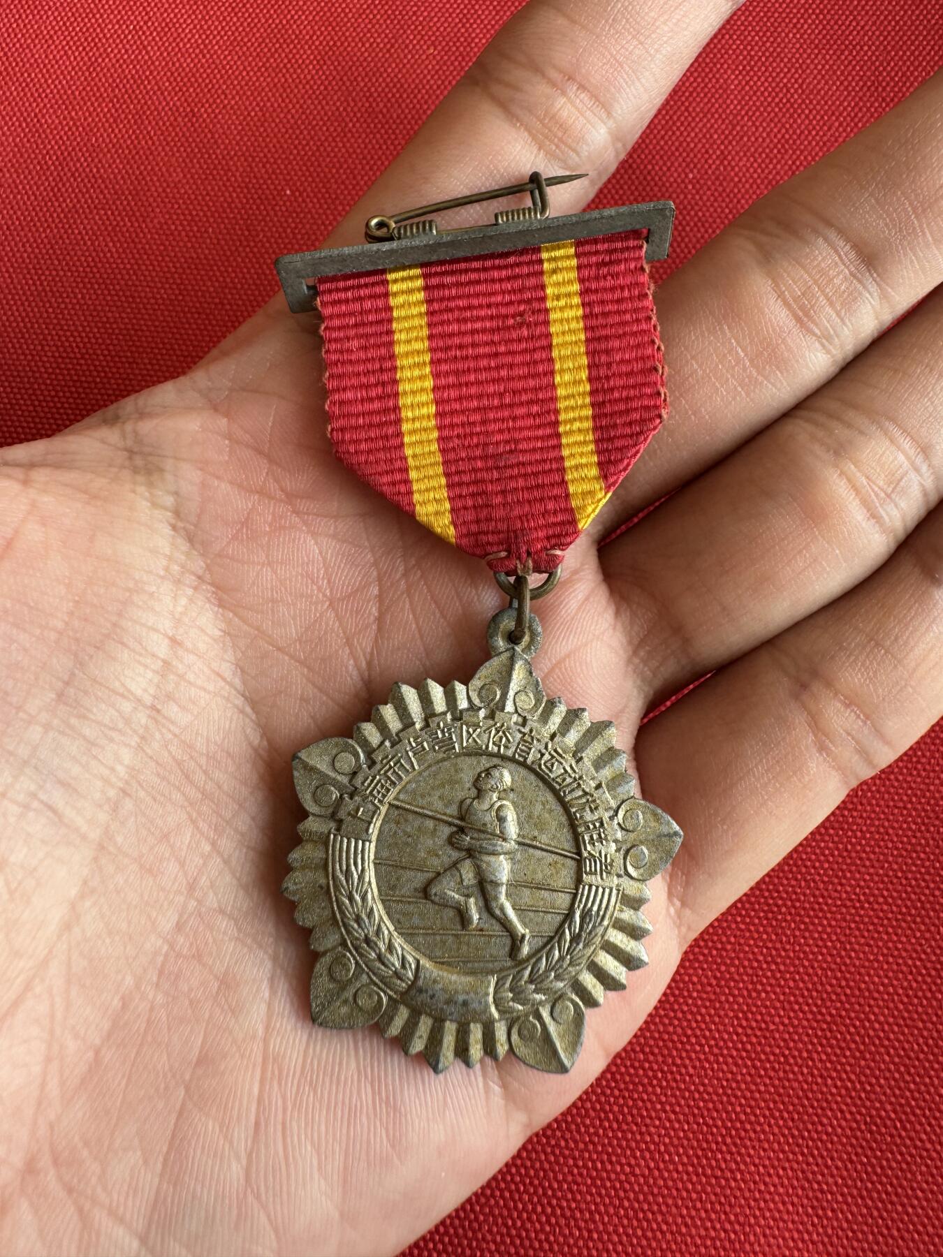 五哥徽章群   18号周三晚上八点4群联拍 铜铅锌合金