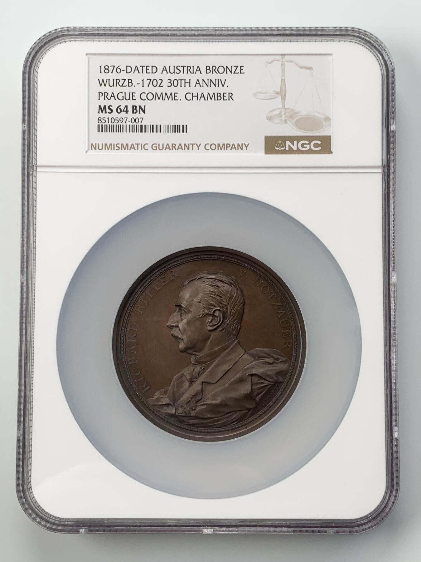 掌中浮雕-藏着的欧洲第055场 NGC MS64 : 1880年奥地利 理查德·里特·多佐尔任职布拉格商会主席30周年纪念章，奥地利章牌大师安东·沙夫（ A.scharff）作品，64mm 