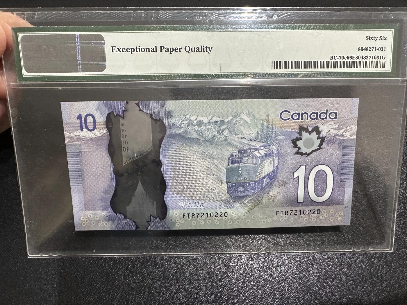 《外钞收藏家》第六百一十八期（精品场）（长期征集拍品、欢迎藏友们联系合作） 加拿大2013年横版10元塑料钞PMG66（老壳；全程无4）