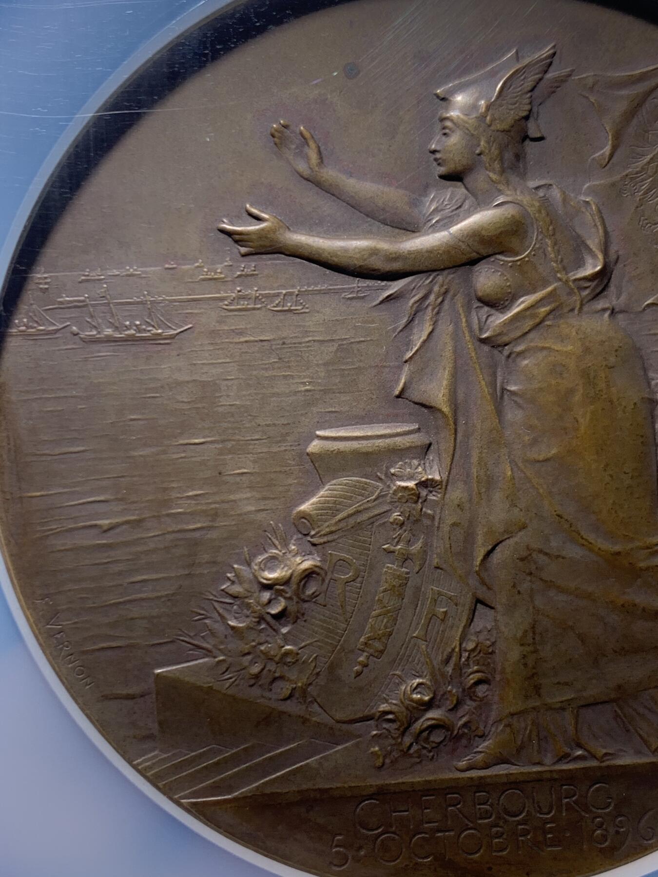 《竞宝斋》第471场 周日，周一，周二 3场连拍 （全场包邮）欢迎送拍 NGC MS63BN 1896年俄罗斯舰队抵达法国瑟堡铜章 稀缺沙普兰大师作品 加大加厚盒