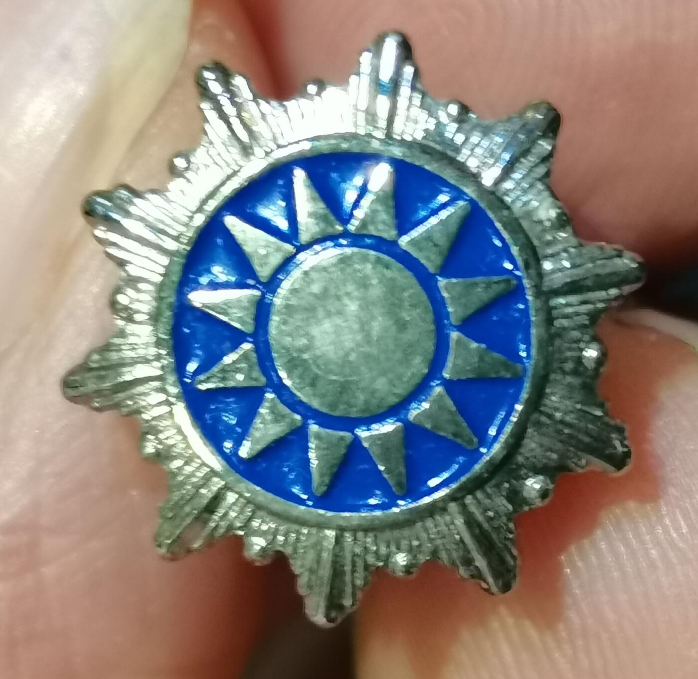 [珍藏世界]迷尔纪念章党百年 银质