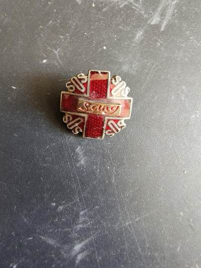 老王徽章第187期 - 法国红十字会无偿献血证章