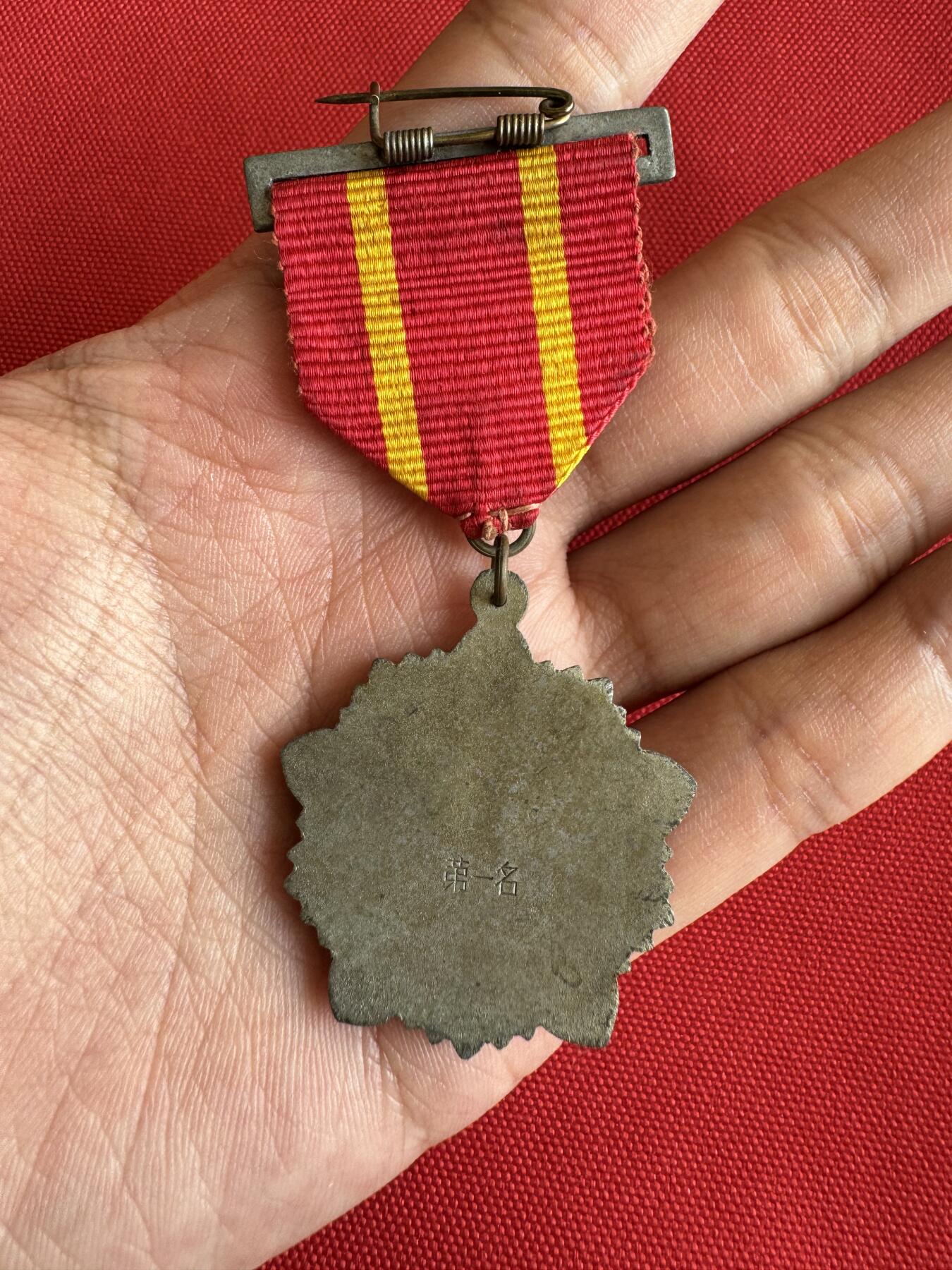 五哥徽章群   18号周三晚上八点4群联拍 铜铅锌合金