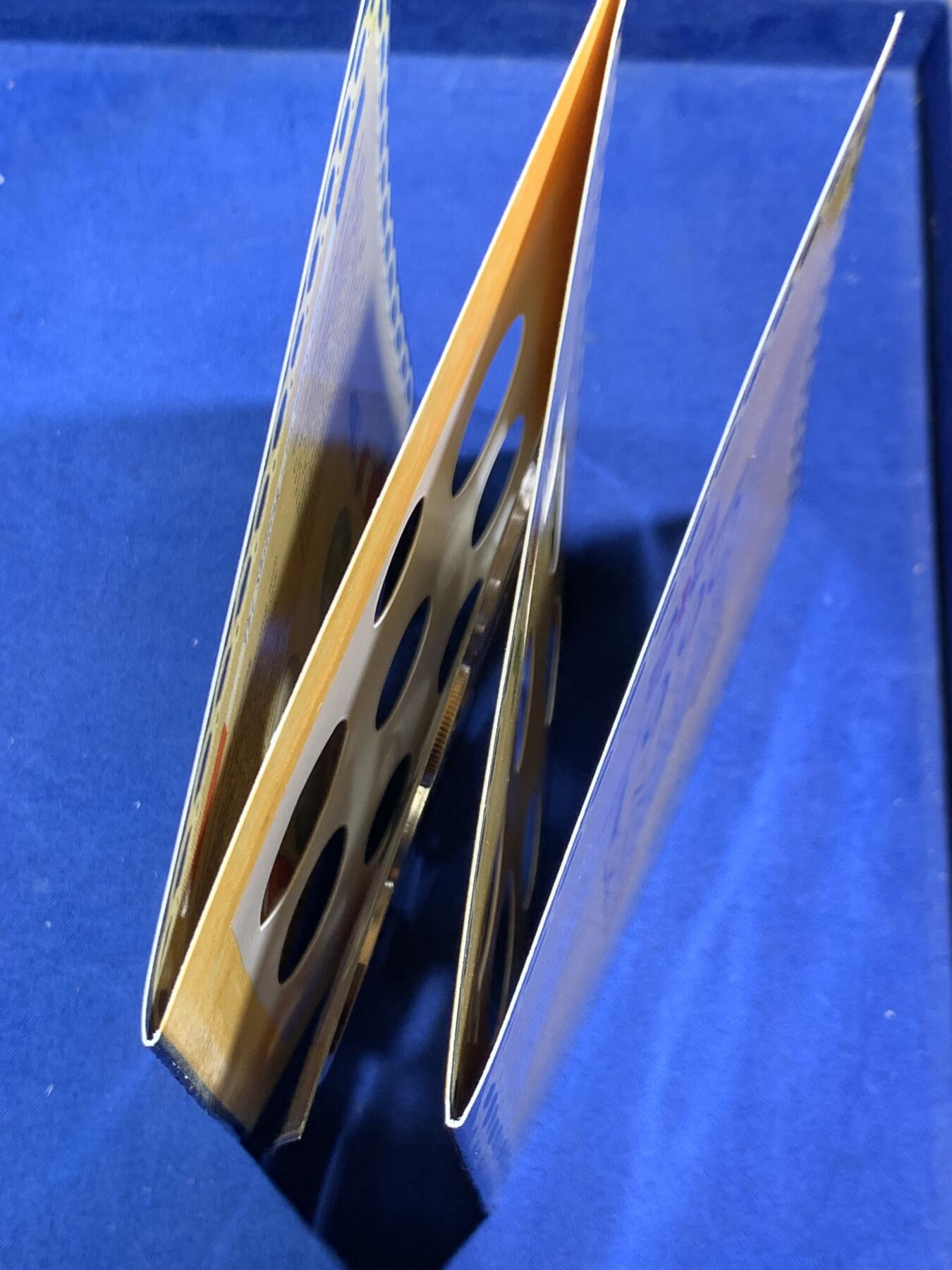 《竞宝斋》第471场 周日，周一，周二 3场连拍 （全场包邮）欢迎送拍 英国1990年精制套币，带1枚1英镑威尔士韭葱精制纪念币，8枚币，册装，品相精美。