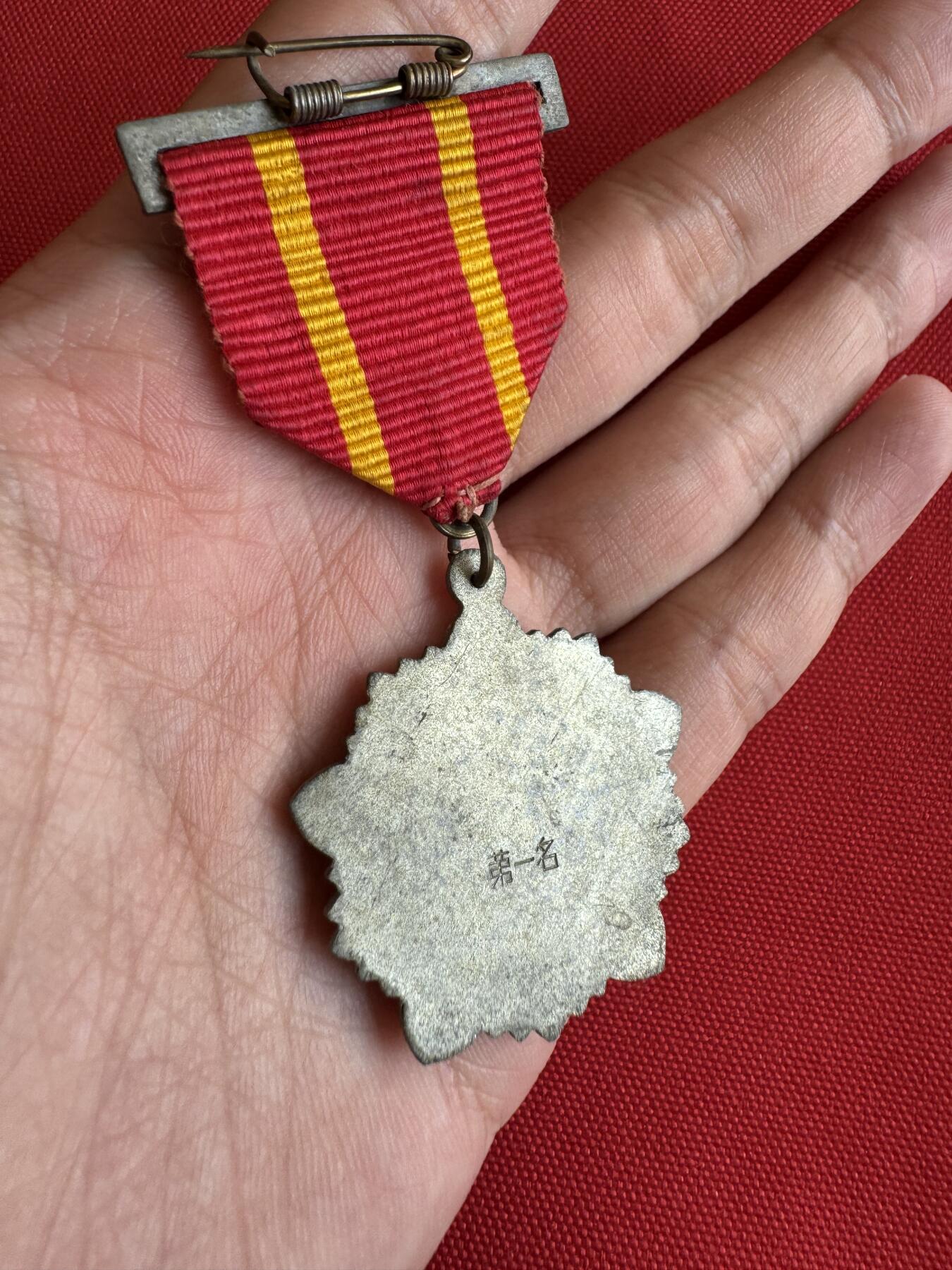 五哥徽章群   18号周三晚上八点4群联拍 铜铅锌合金