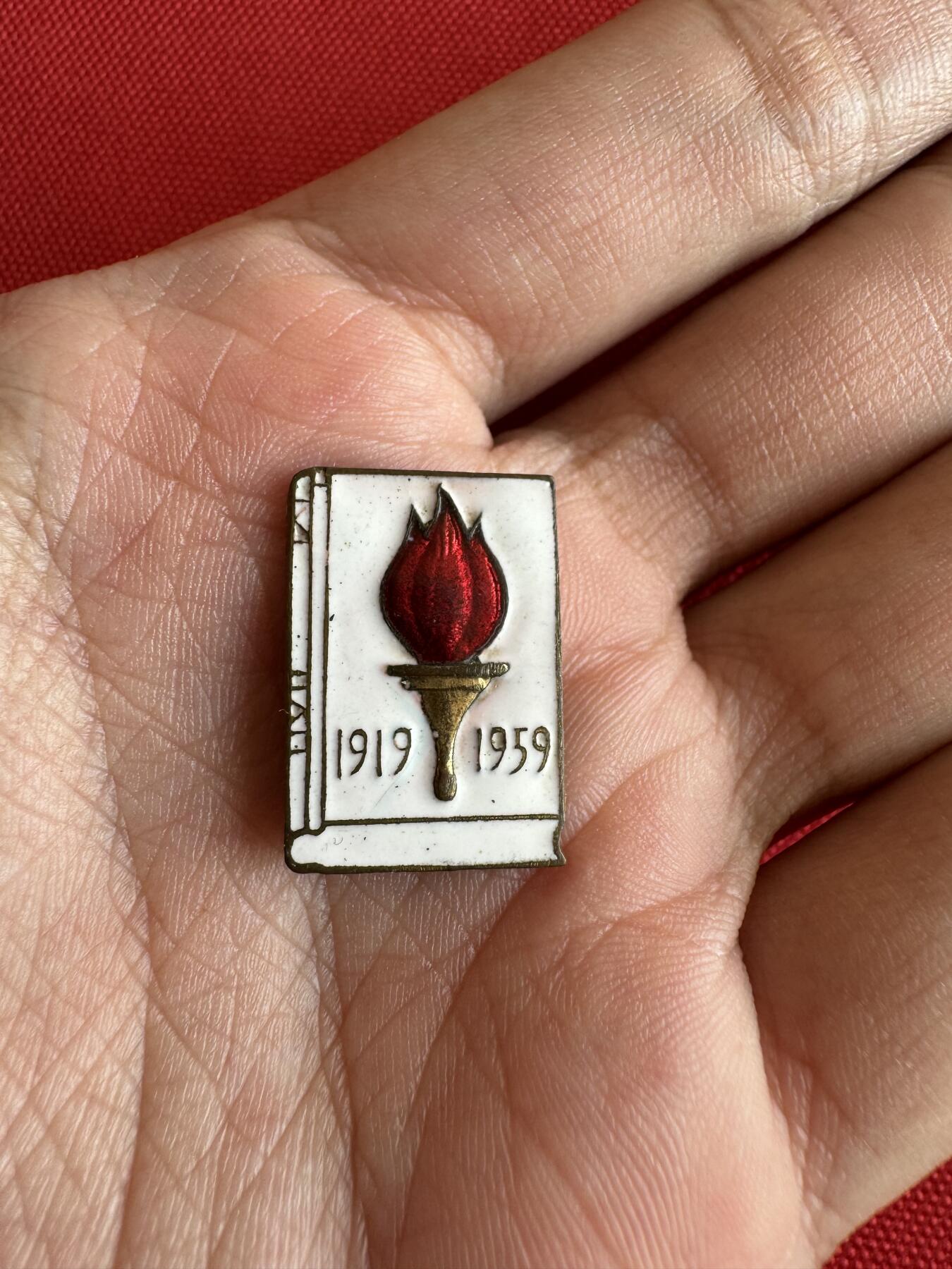 五哥徽章群   18号周三晚上八点4群联拍 铜章