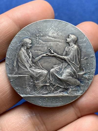 《竞宝斋》第471场 周日，周一，周二 3场连拍 （全场包邮）欢迎送拍 - 奥斯卡罗蒂作 永恒的爱婚礼银章 31.7克 41.2mm 丰饶角银标