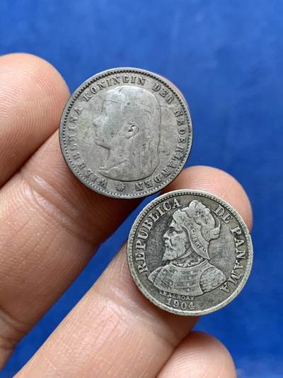 《竞宝斋》第471场 周日，周一，周二 3场连拍 （全场包邮）欢迎送拍 - 两枚一组 荷兰1893年25分银币 威廉明娜女王在位时期发行、银萝莉 巴拿马1904年50分武士银币 两枚都是比较袖珍且稀有的品种 细节不错 传世老包浆