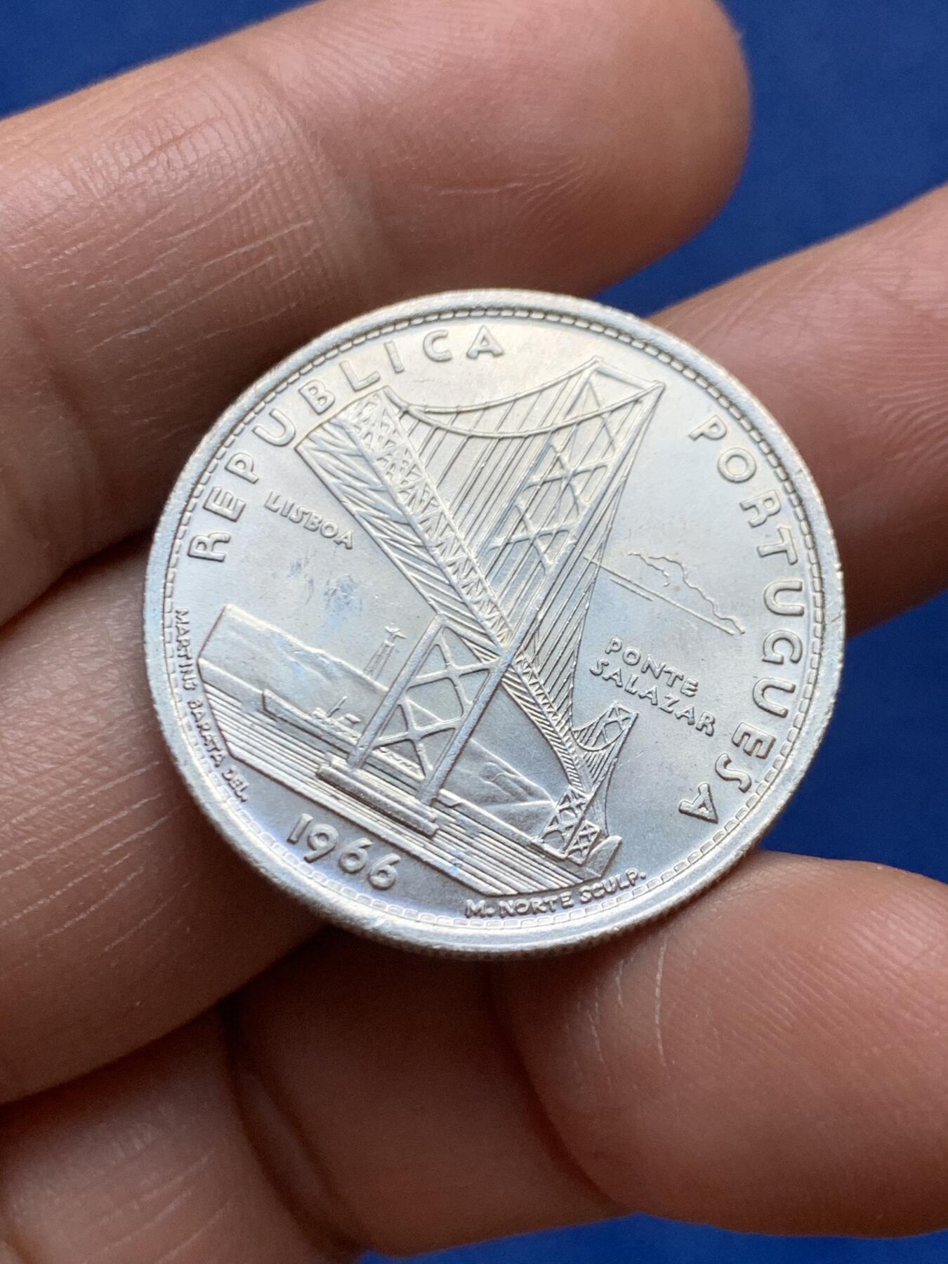 《竞宝斋》第471场 周日，周一，周二 3场连拍 （全场包邮）欢迎送拍 1966年葡萄牙20埃斯库多银币，萨拉查大桥建成，625银，10.05g