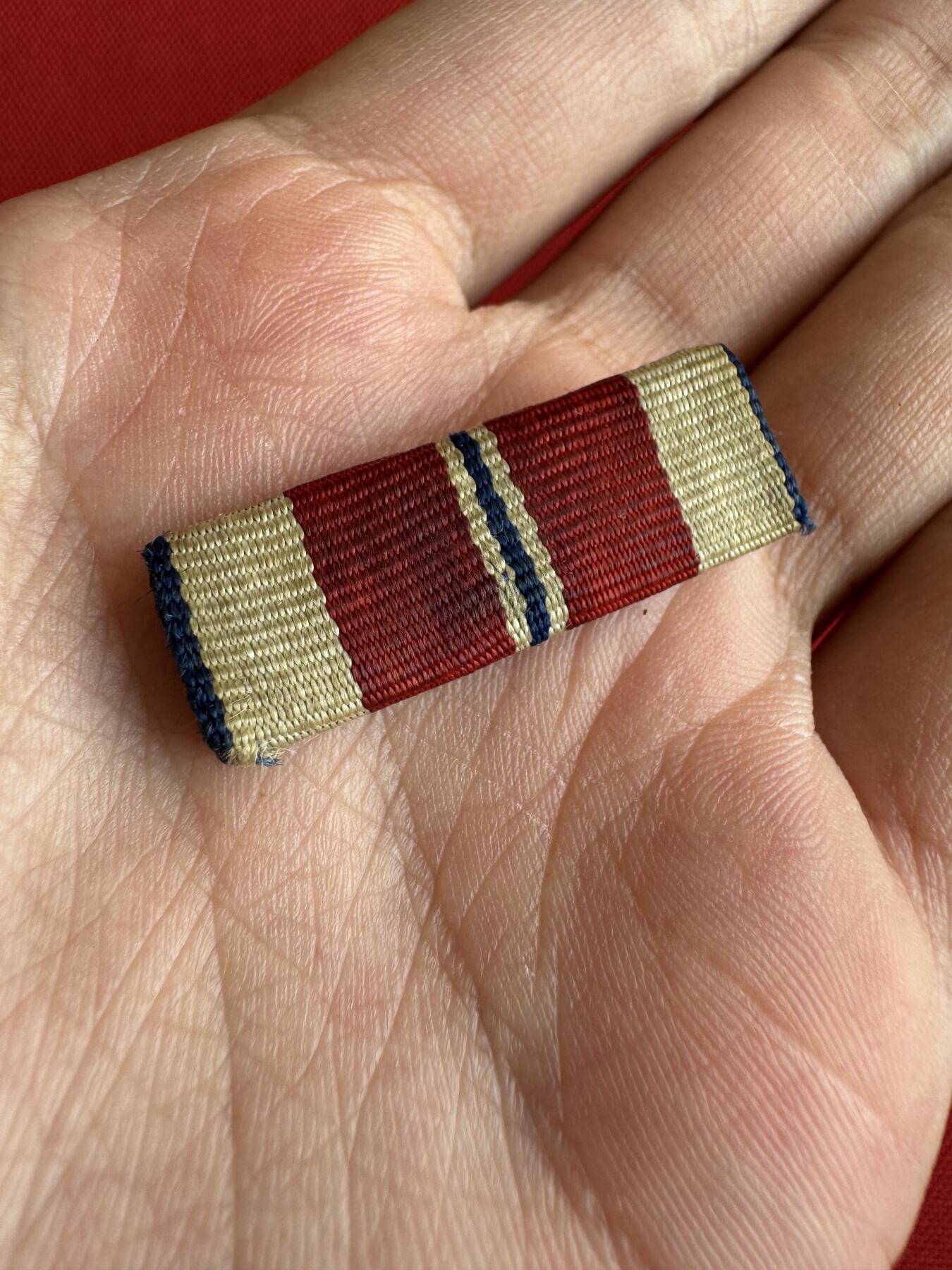 五哥徽章群   18号周三晚上八点4群联拍 银章一套