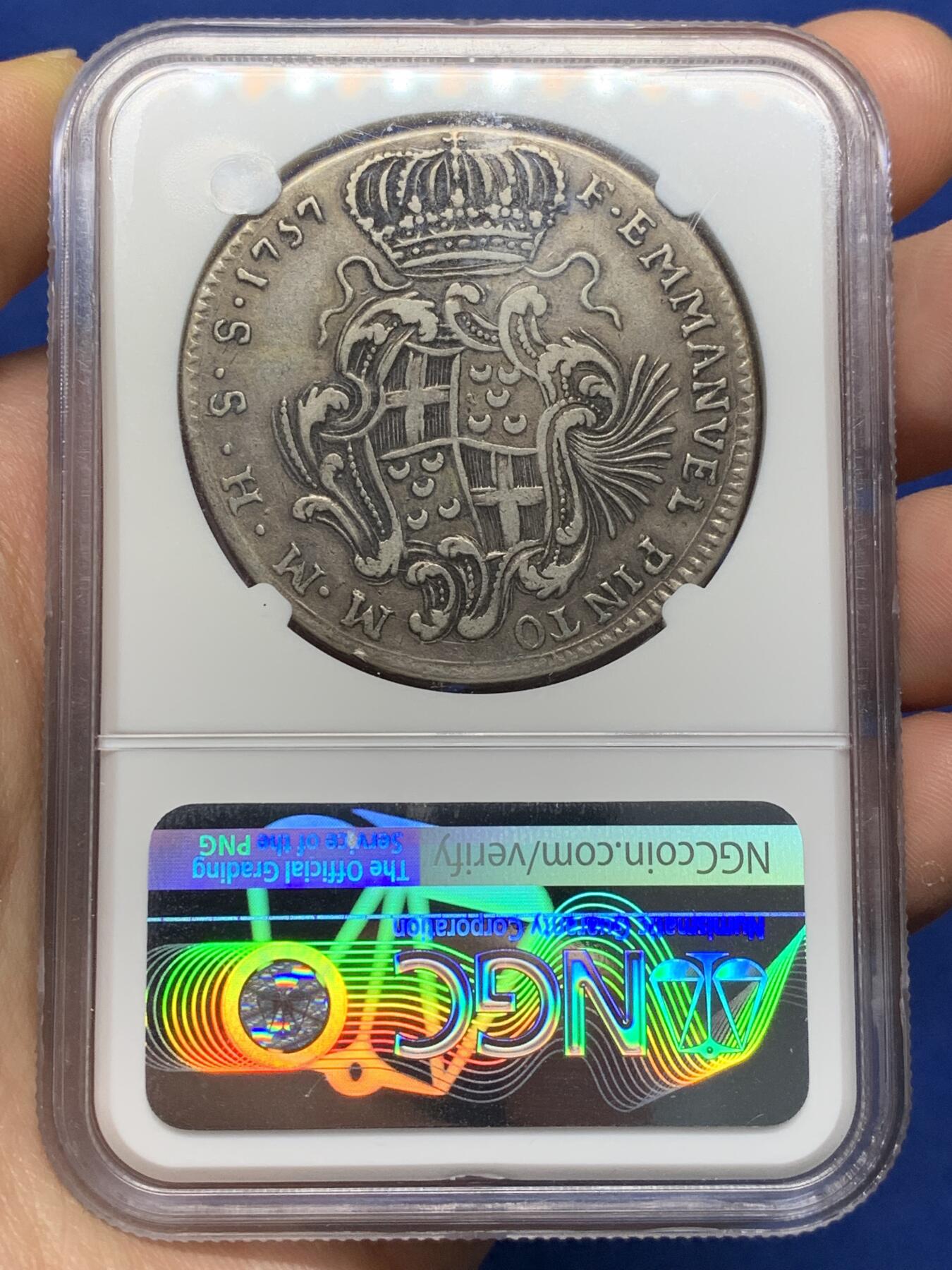 《竞宝斋》第471场 周日，周一，周二 3场连拍 （全场包邮）欢迎送拍 NGC VF30 马耳他1757年曼努埃尔·平托·德·丰塞卡30塔里银币 马耳他骑士团，成立于第一次十字军东征之后的天主教军事组织医院骑士团。这枚银币铸于1757年瓦莱塔铸币厂，时任大团长曼纽尔一世•品脱Manuel I Pinto 。稀缺品种，有分的很少。盒子边缘有磕